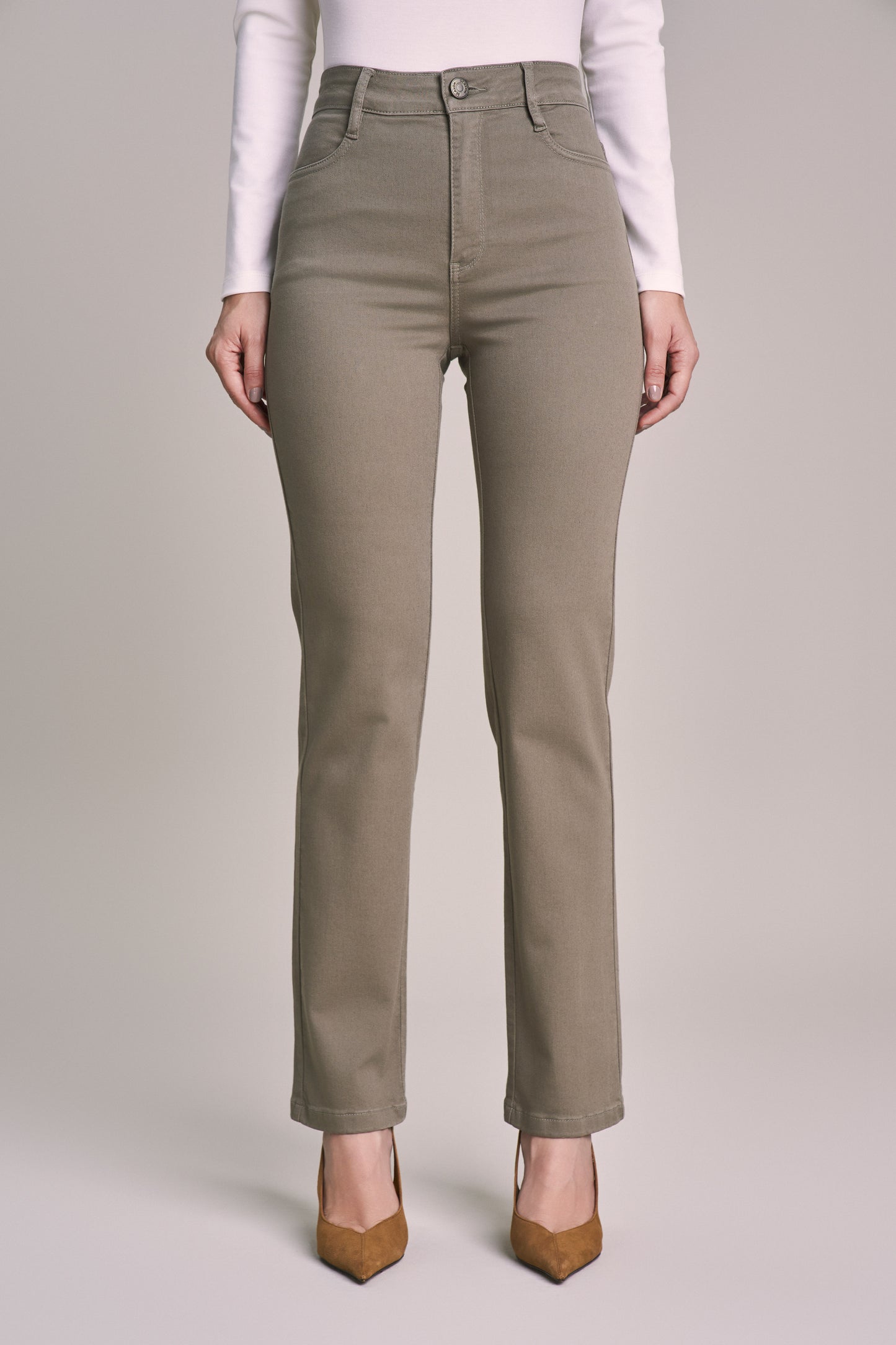 calca sarja color  reta cintura intermediaria com detalhe bordado