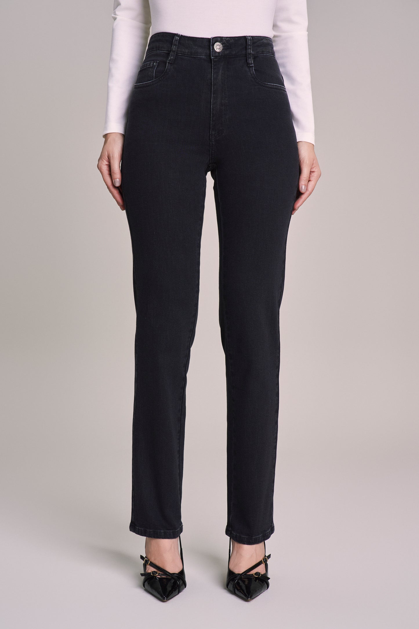 calça jeans black reta cintura intermediária com bordado