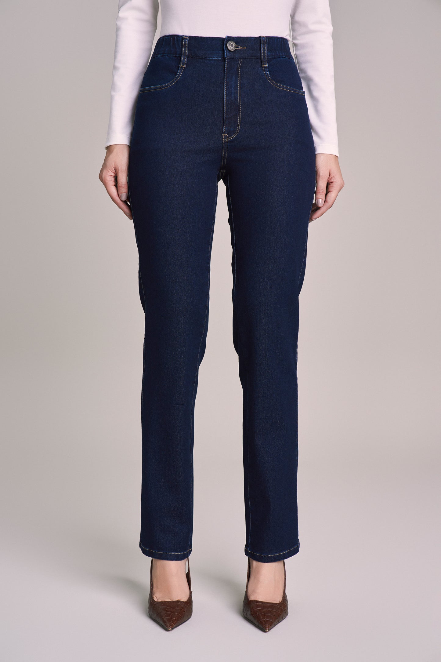 calça jeans reta cintura intermediária com elástico