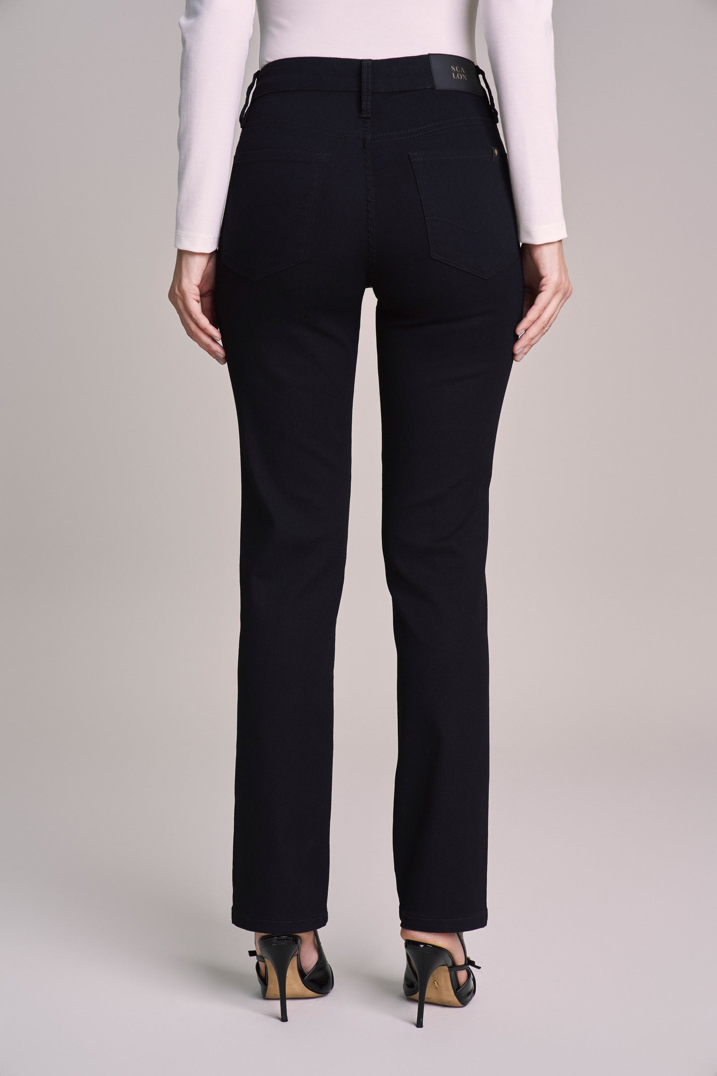 calça jeans black reta cintura intermediária tradicional