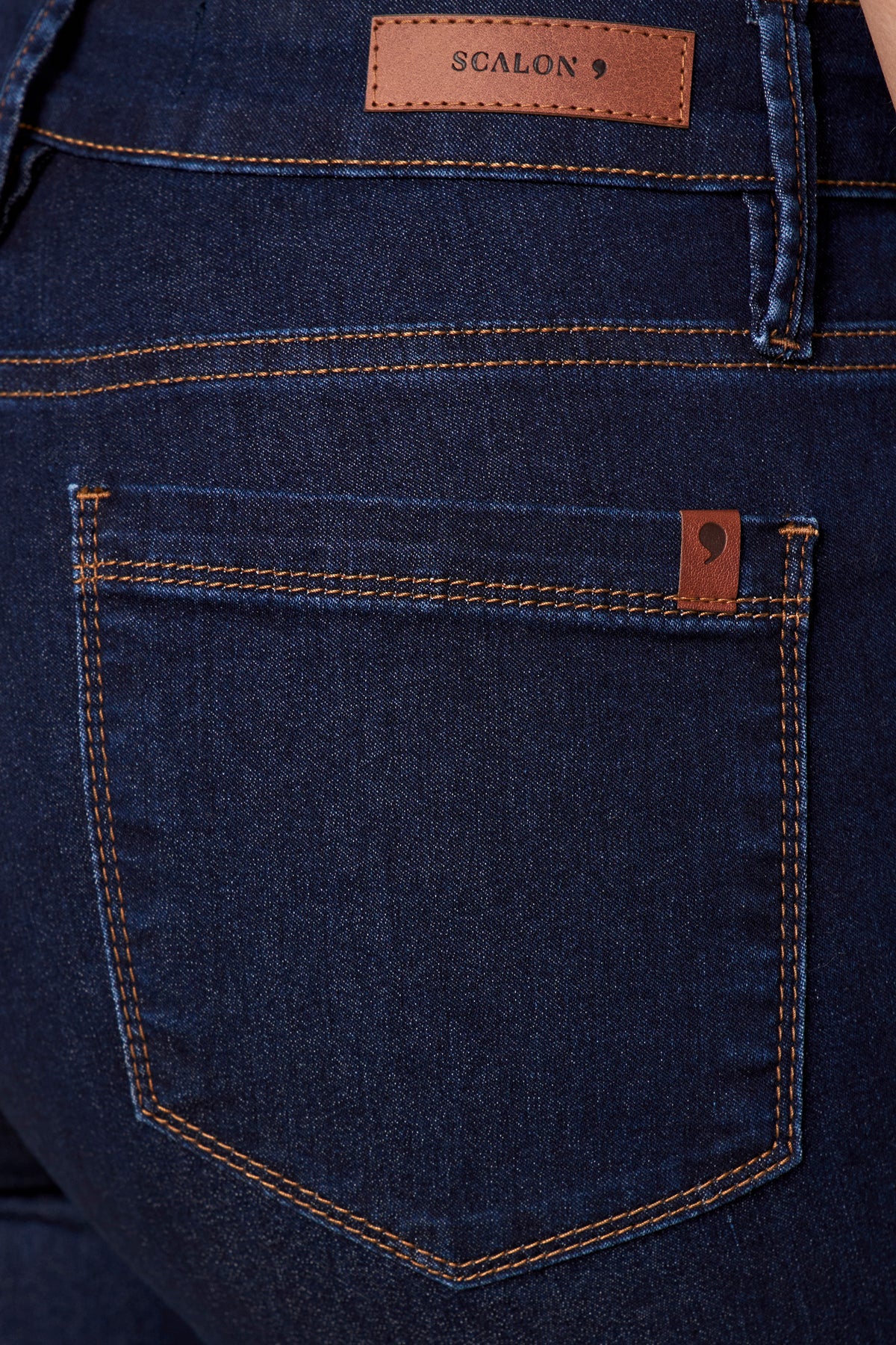 calça jeans reta cintura intermediária tradicional