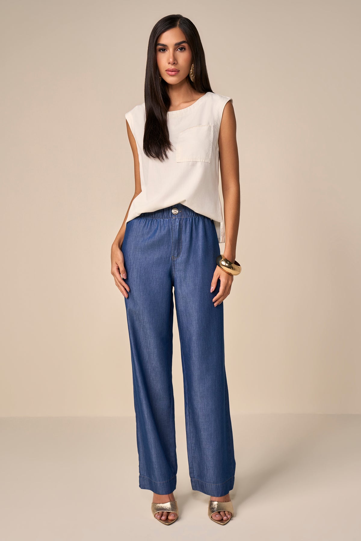 calça jeans reta cintura intermediária cós de elástico