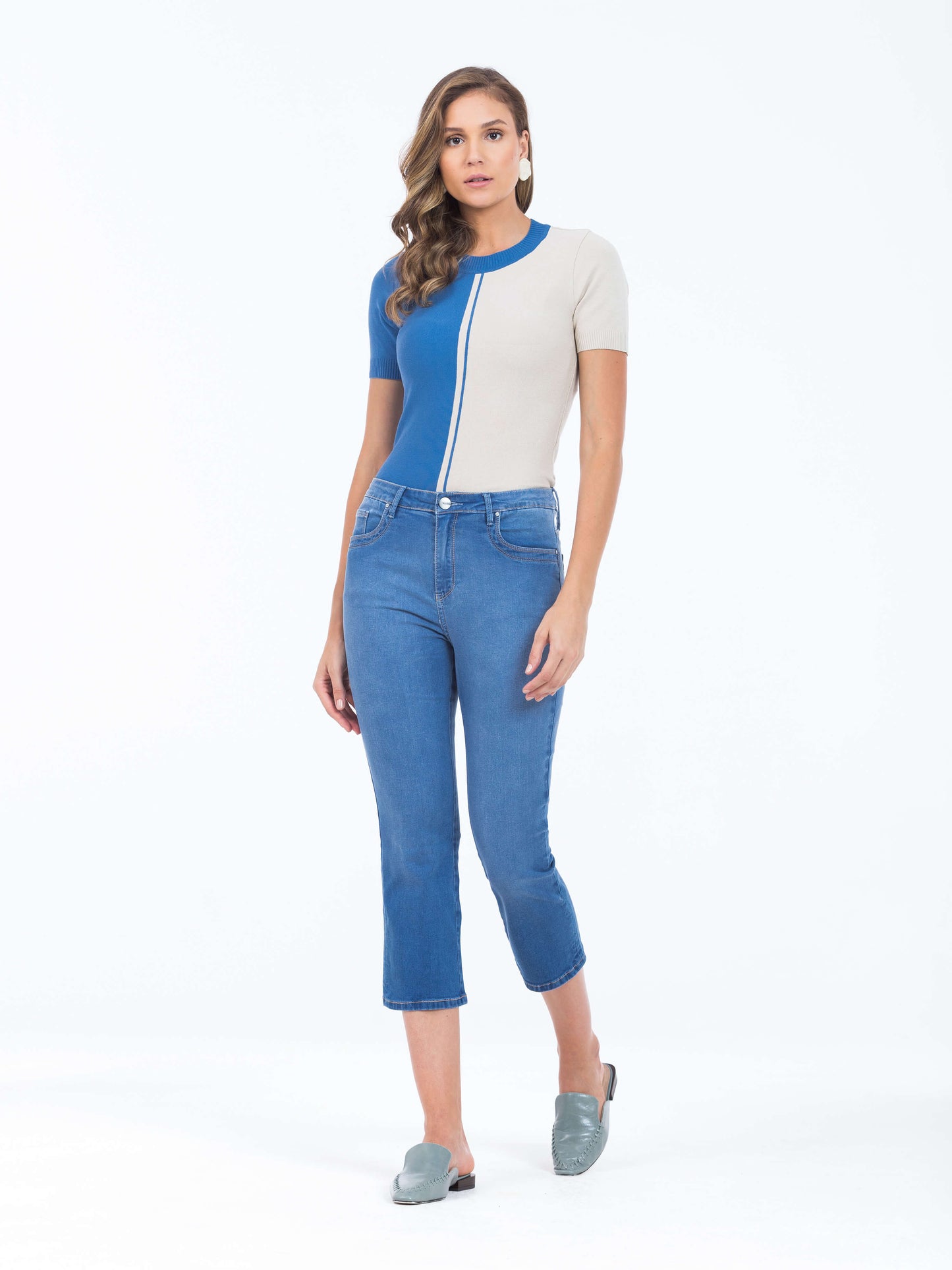 calça jeans cropped barra virada