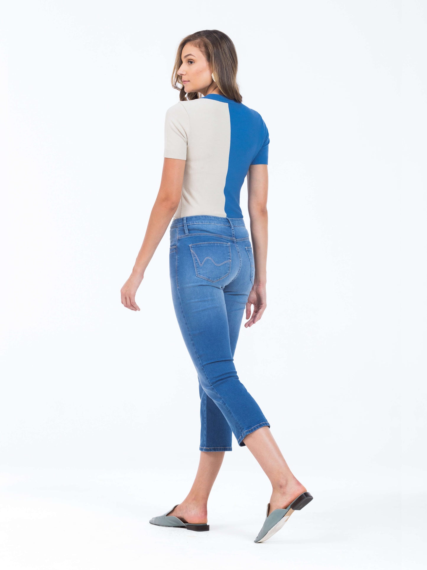 calça jeans cropped barra virada