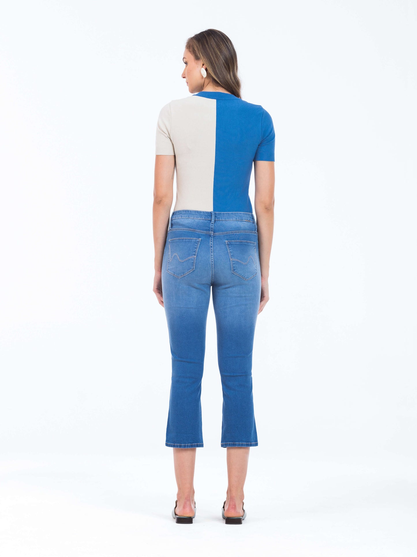calça jeans cropped barra virada