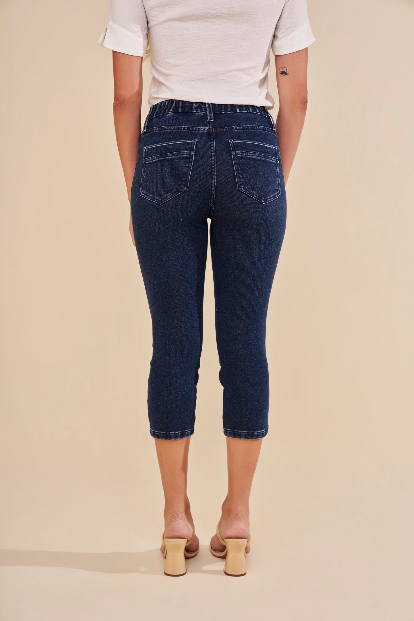 calça jeans malha cropped cintura intermediária com elástico