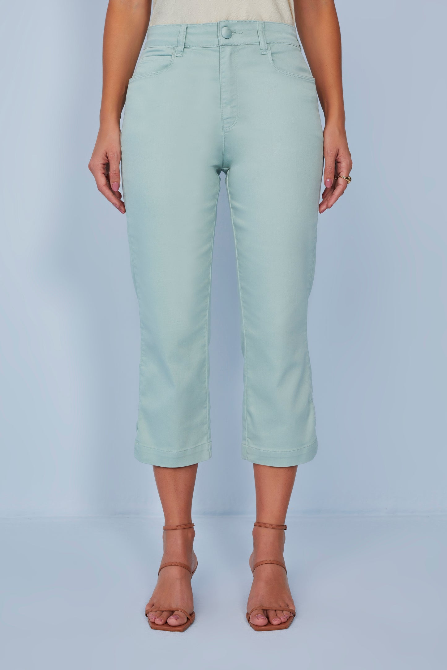 calça sarja color cropped cintura intermediária com martingale