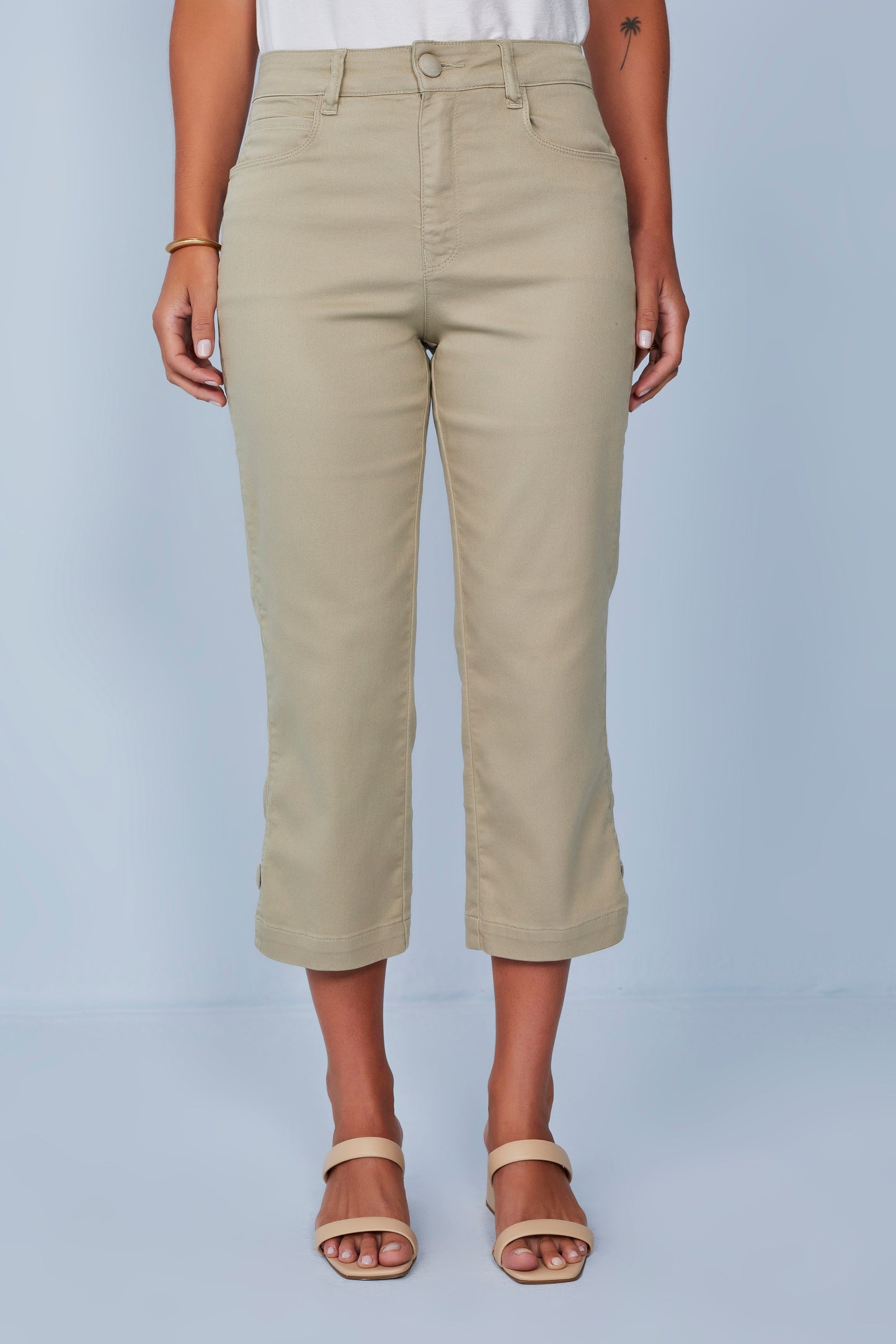 calça sarja color cropped cintura intermediária com martingale