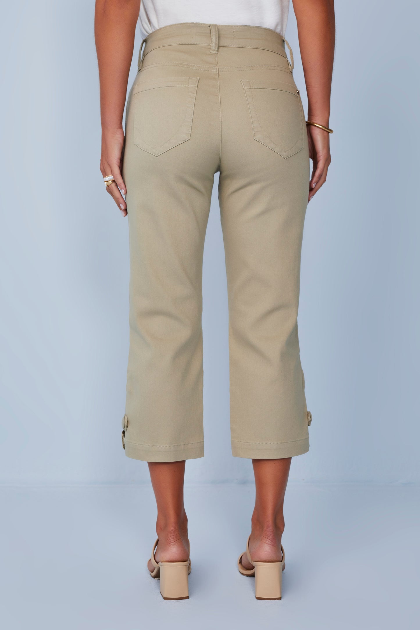 calça sarja color cropped cintura intermediária com martingale