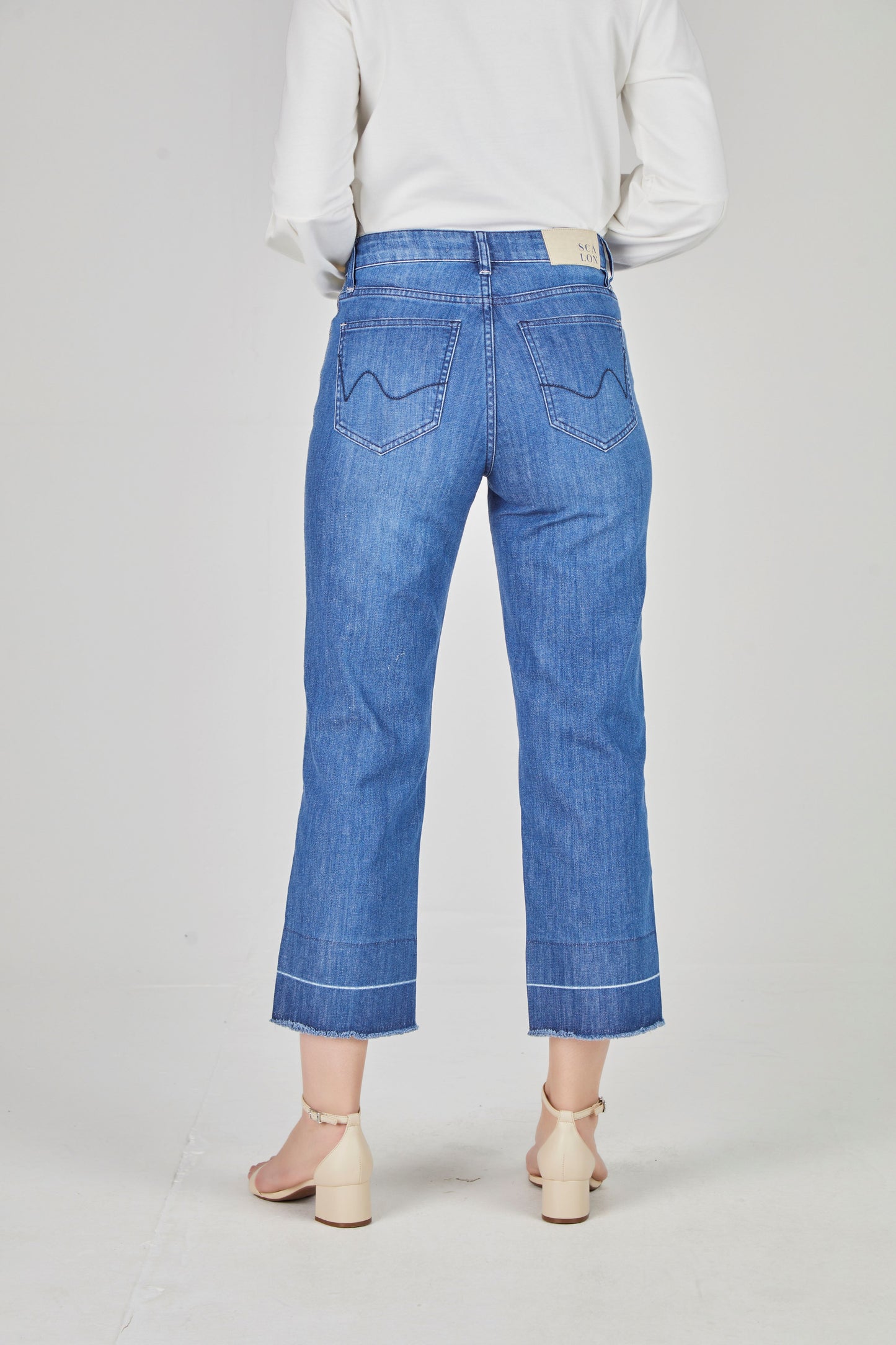 calça jeans pant cropped cintura intermediária com zig zag