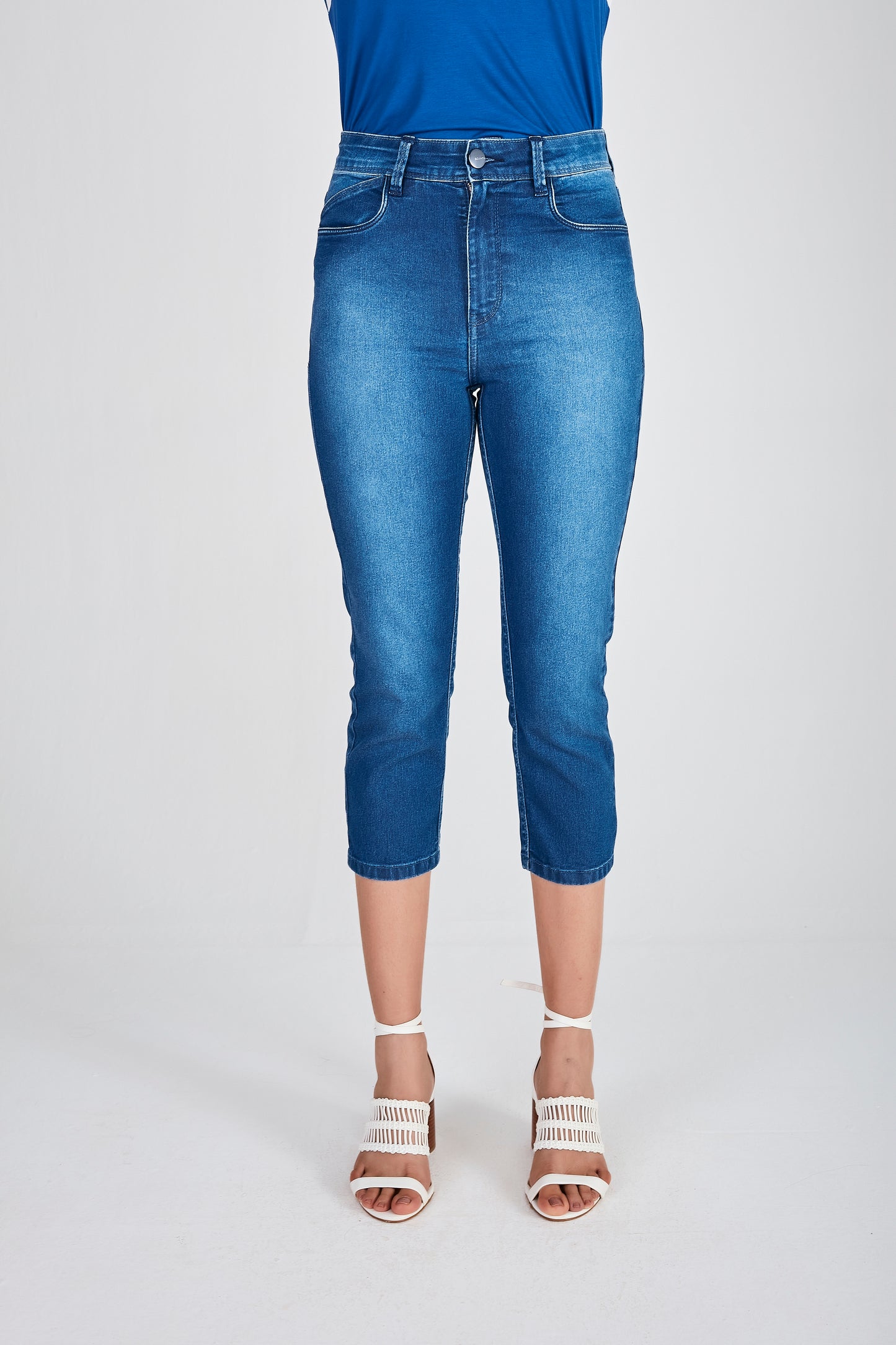 calça jeans cropped cintura intermediária