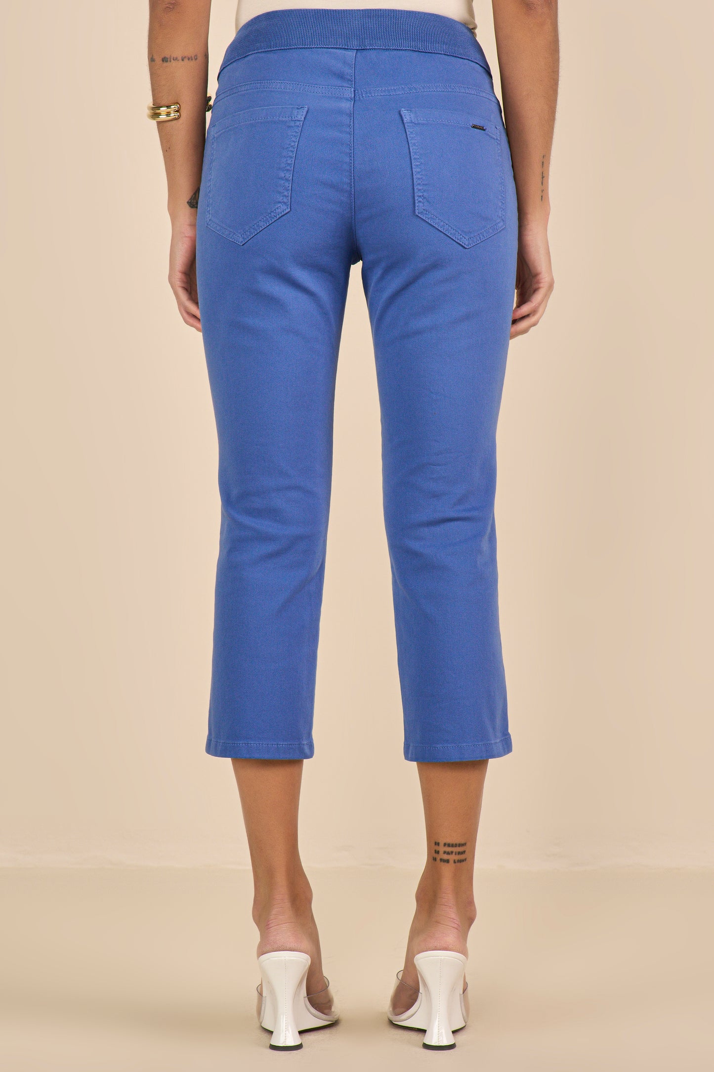 calça malha color cropped cintura intermediária cós de tricot