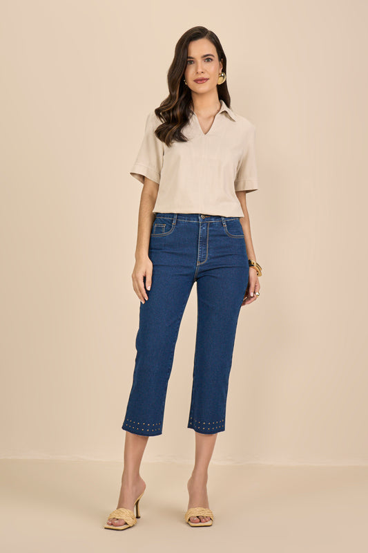 calça jeans cropped cintura intermediária com tachas