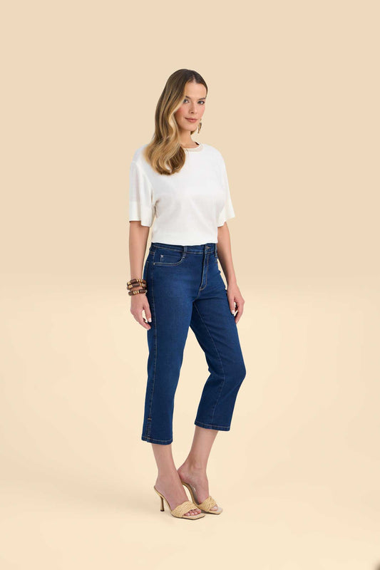 calça jeans cropped cintura intermediária com abertura e cristais