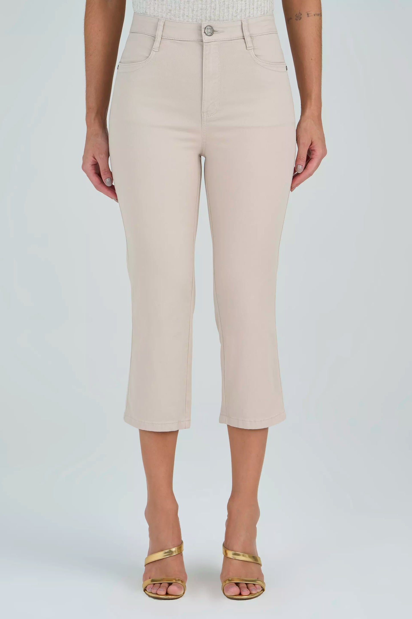 calça sarja color cropped cintura intermediáriabásica