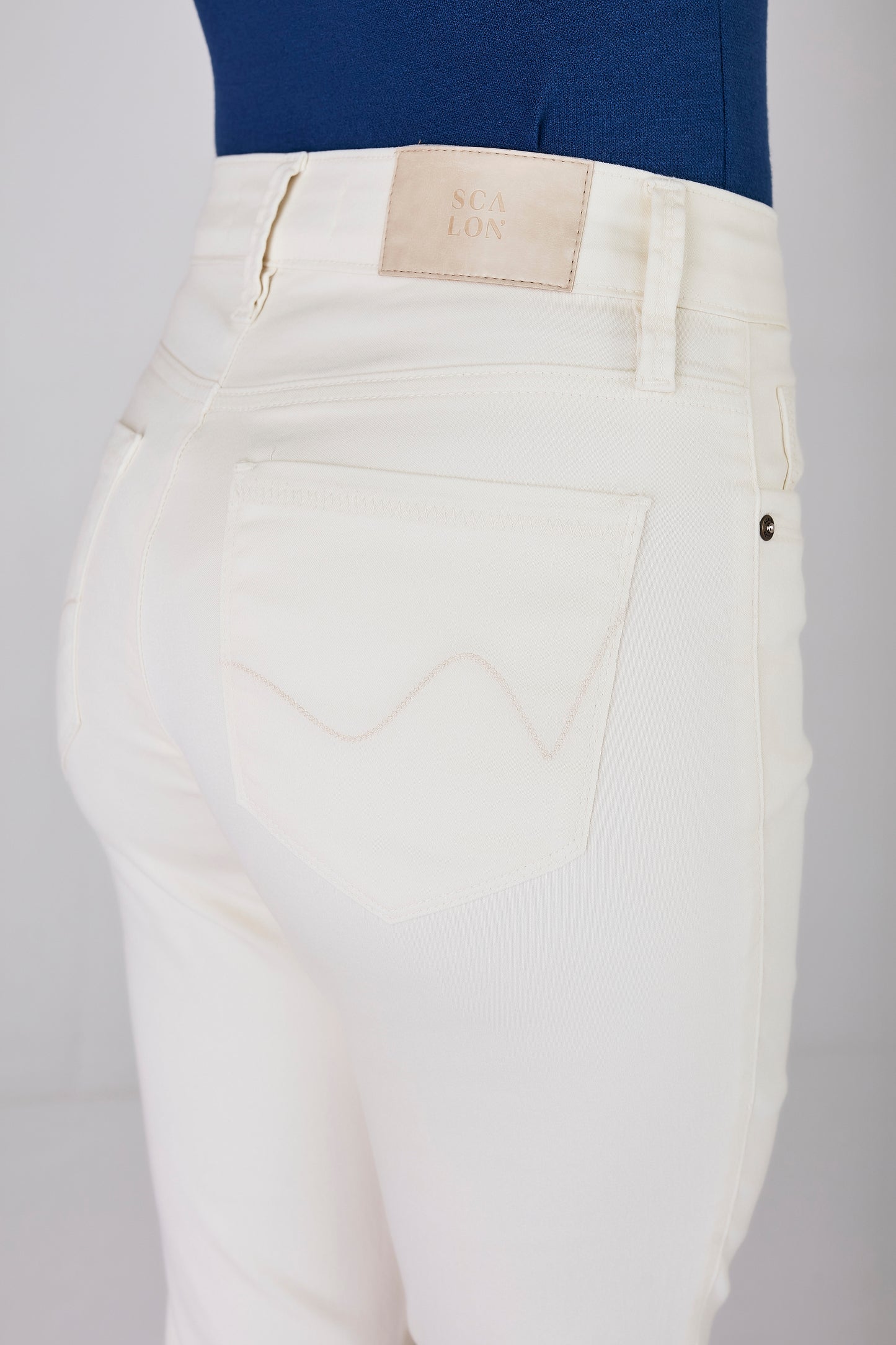 calça sarja color cropped cintura intermediária básica