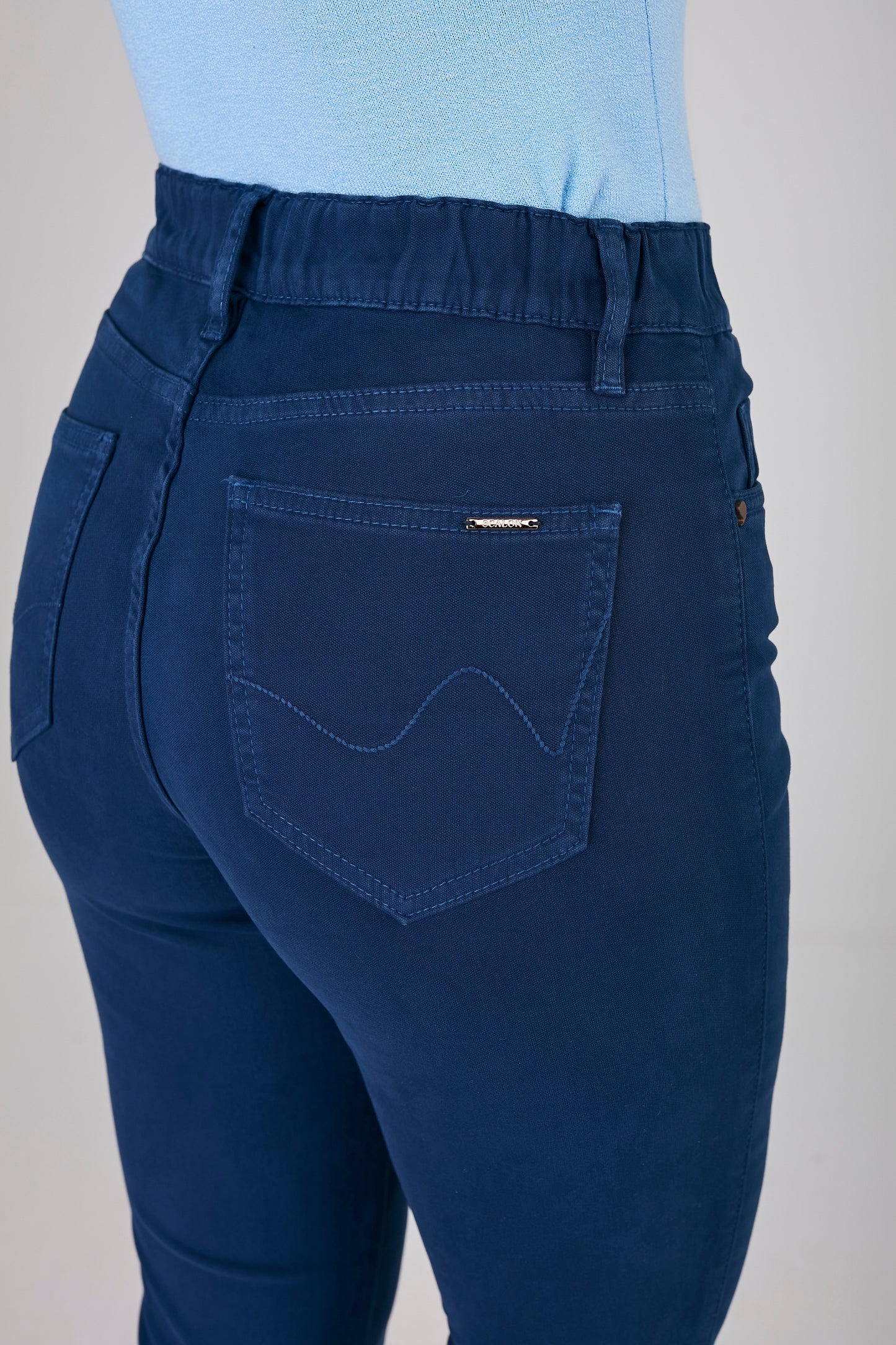 calça malha color cropped cintura intermediária com elástico