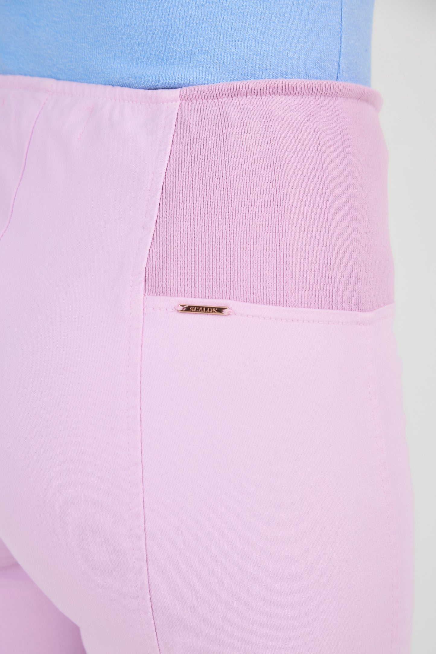 calça malha color cropped cintura intermediária cós de tricot largo