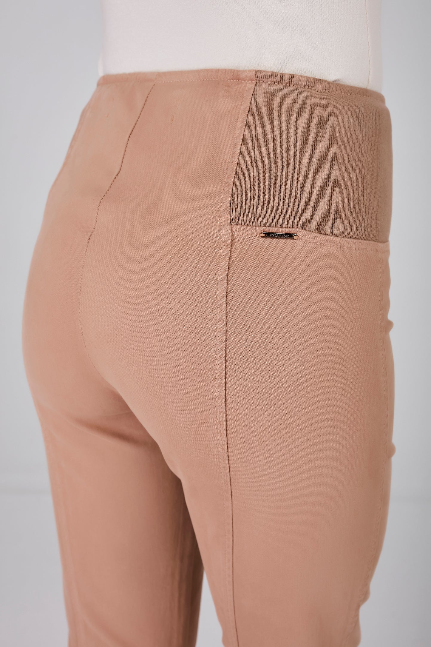 calça malha color cropped cintura intermediária cós de tricot largo