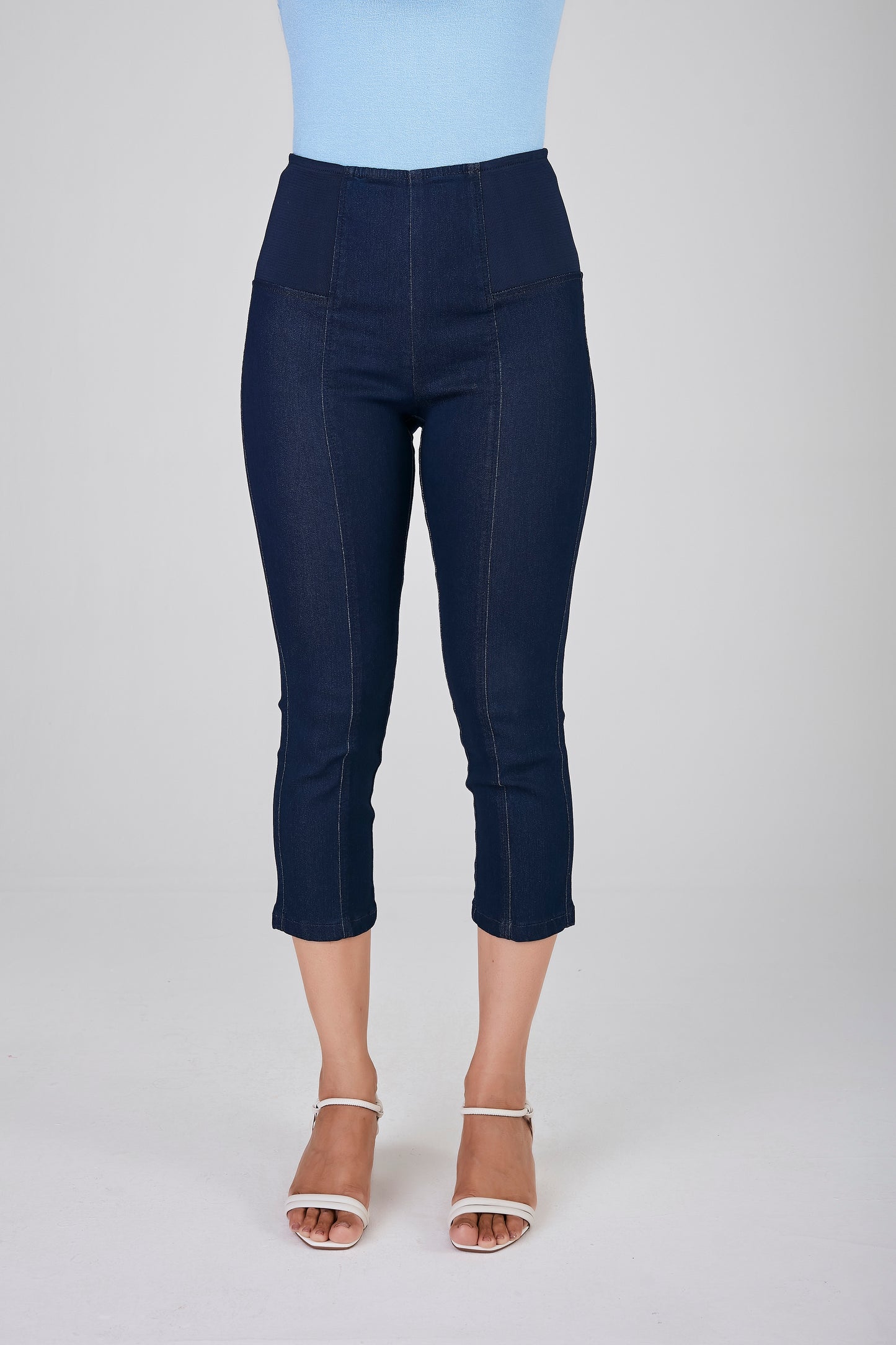 calça jeans cropped cintura intermediária cós de tricot largo