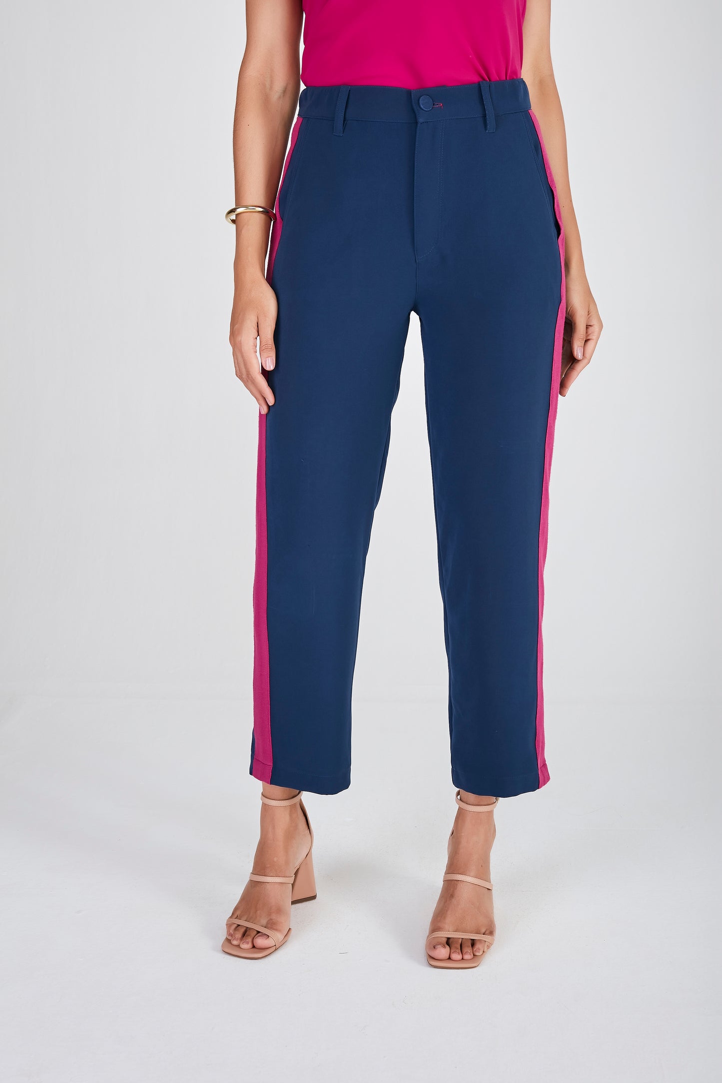 calça crepe pant cropped cintura intermediária com detalhe galão