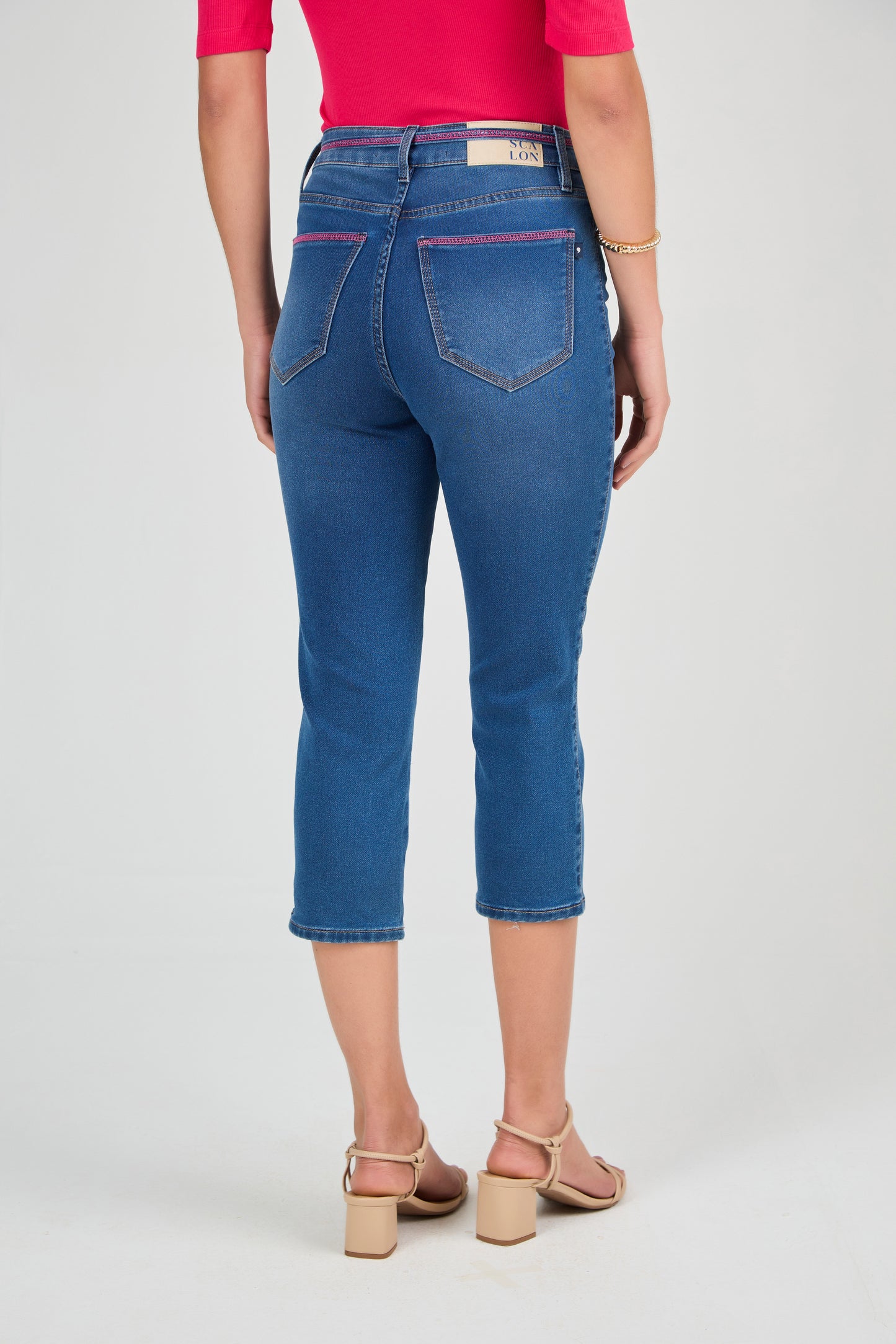 calça jeans malha cropped cintura intermediária com faixa