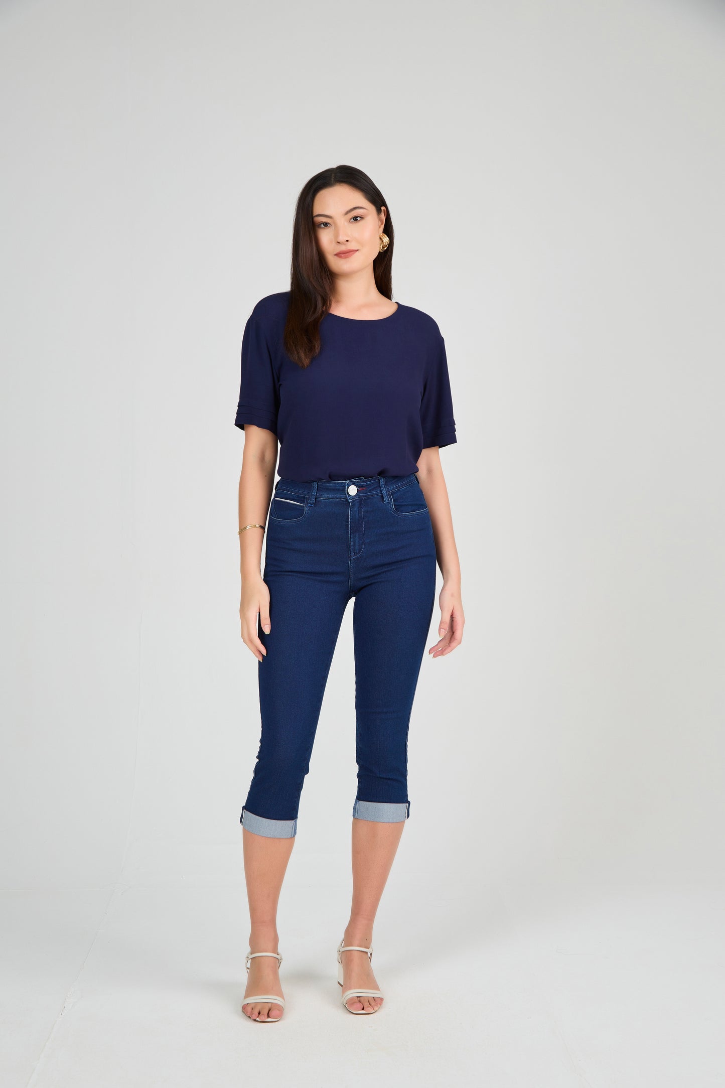 calça jeans cropped cintura intermediária detalhes navy