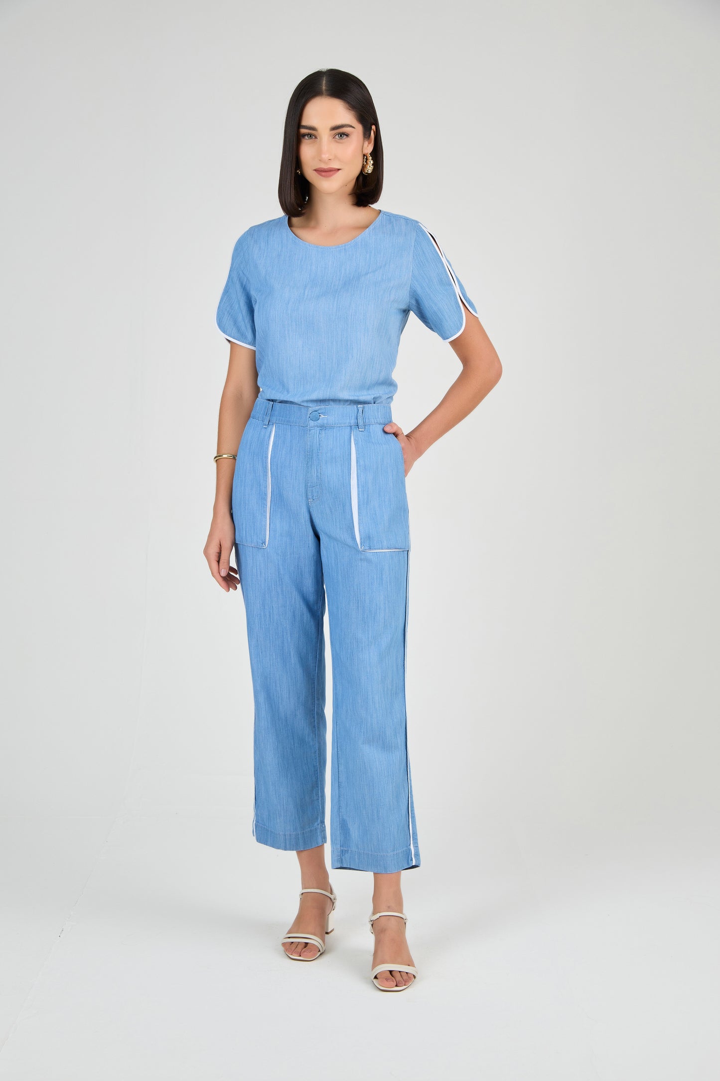 calça jeans pant cropped cintura intermediária com mix de tecidos