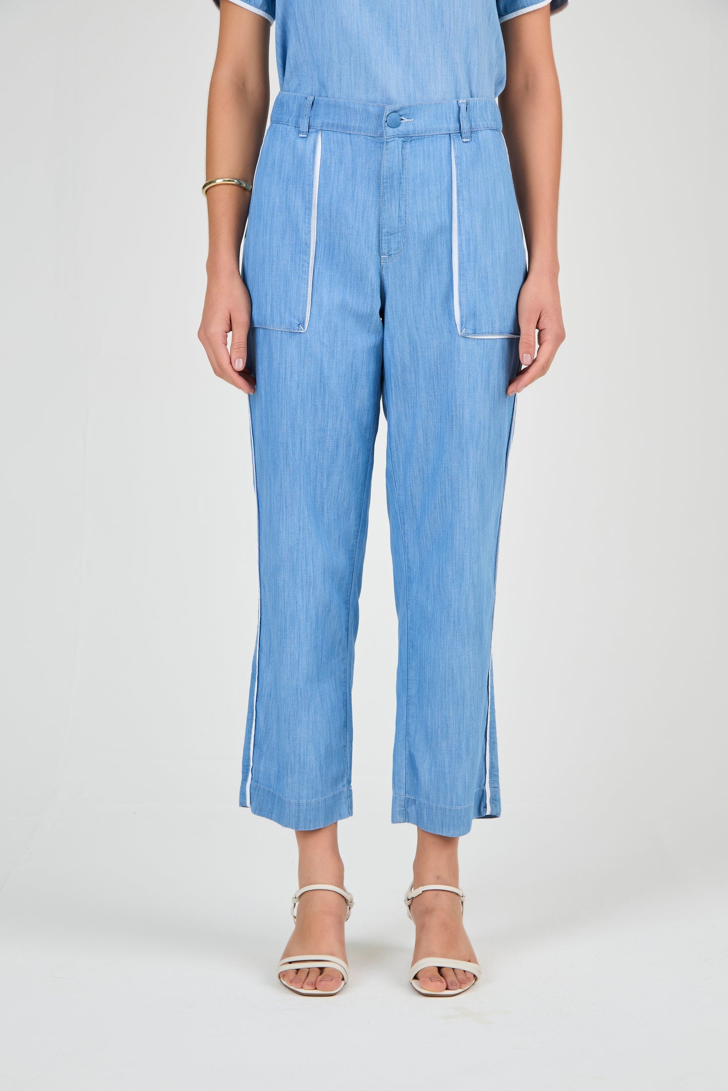 calça jeans pant cropped cintura intermediária com mix de tecidos