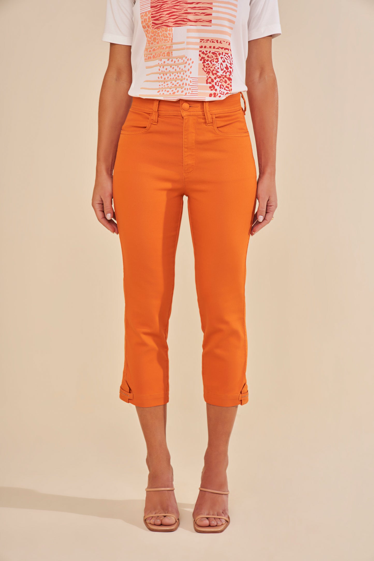 calça sarja color cropped cintura intermediária com martingale