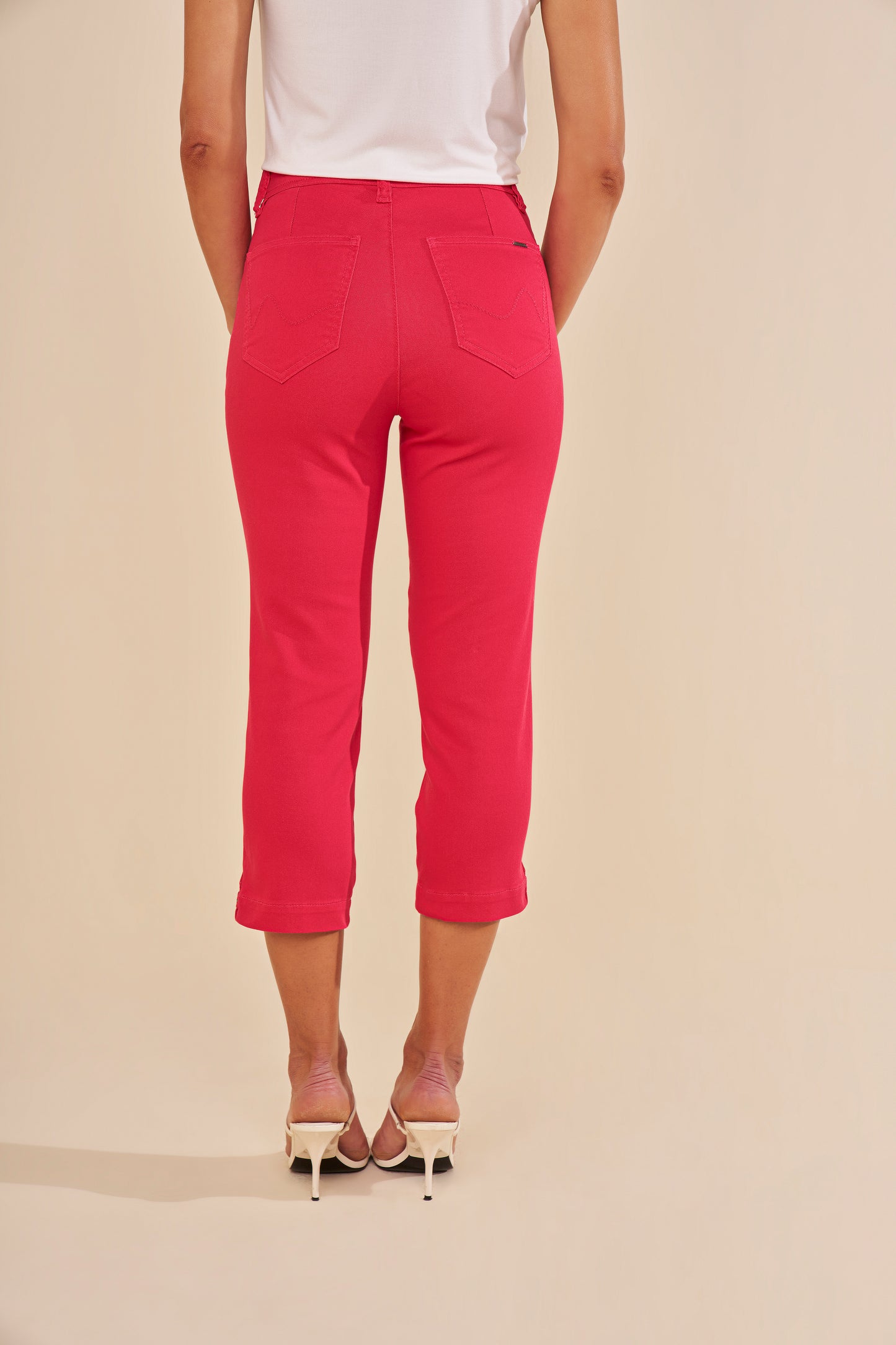 calça sarja color cropped cintura intermediária com martingale