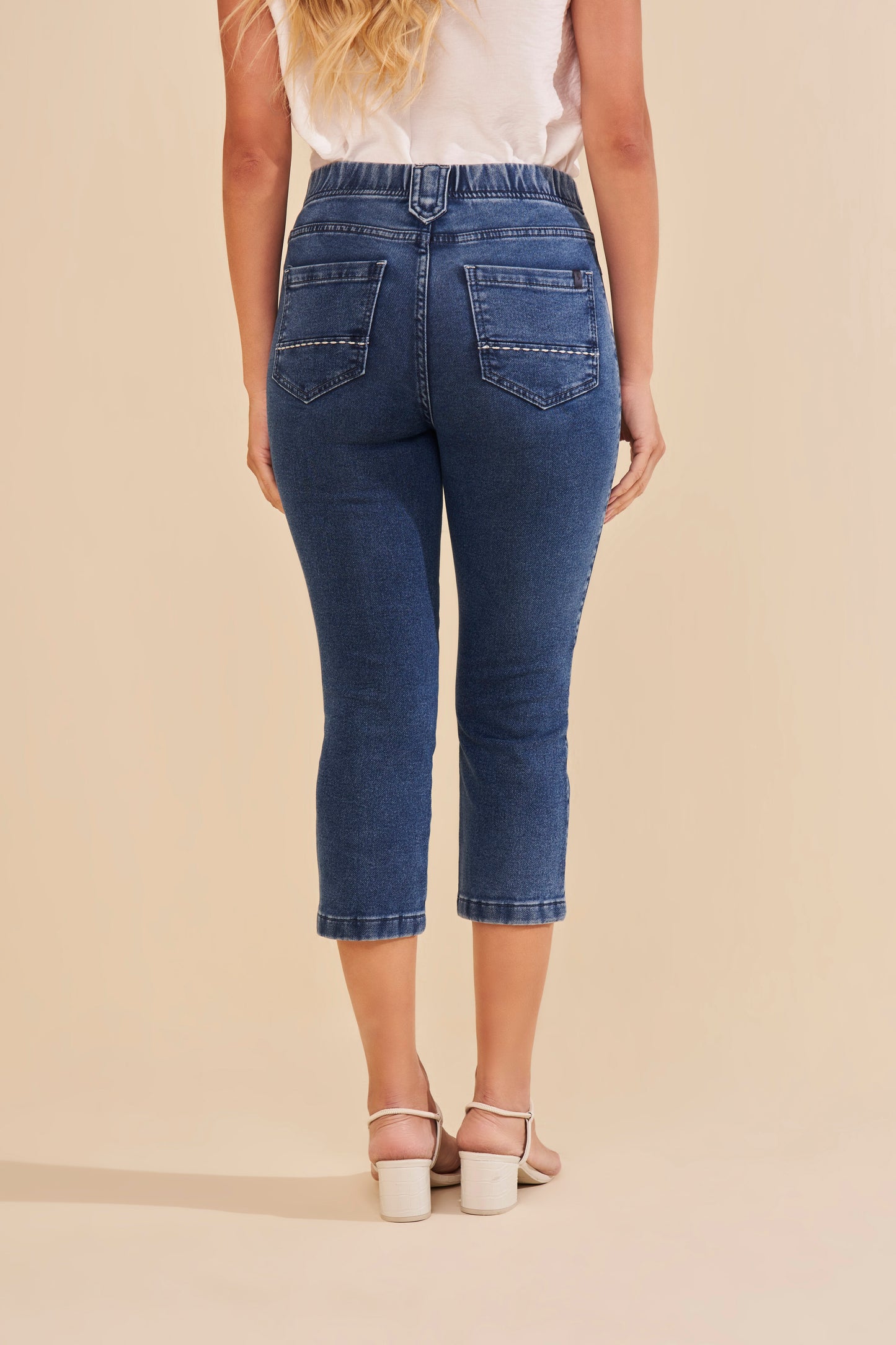 calça jeans malha cropped cintura intermediária com bordado