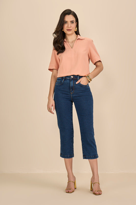 calça jeans cropped cintura intemediária com detalhe nos bolsos