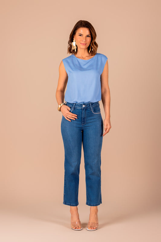 calça jeans pantcropped cintura intermediária  com bordado e metal