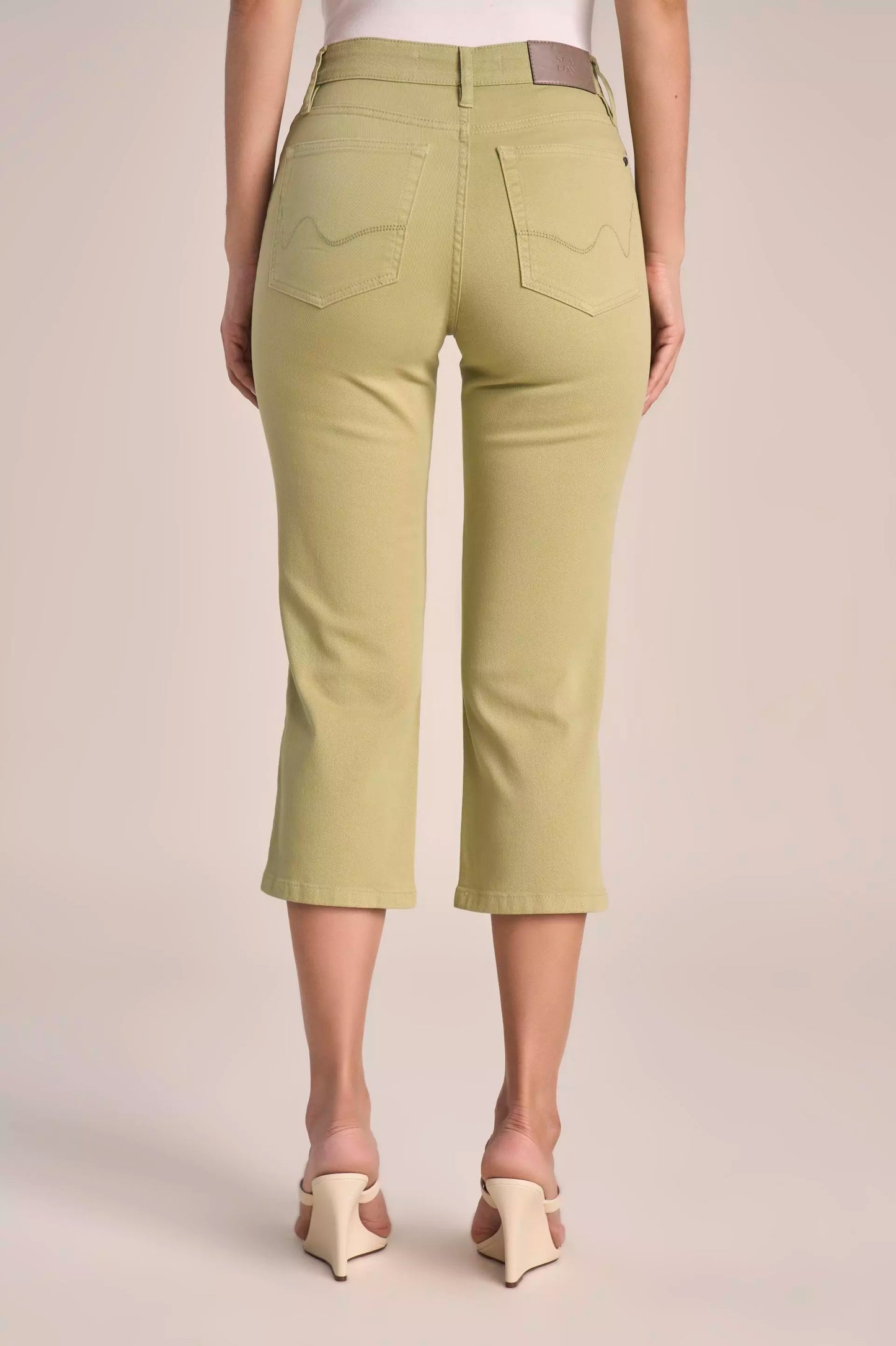 Calça Sarja Color Cropped Cintura Intermediária com Bordado