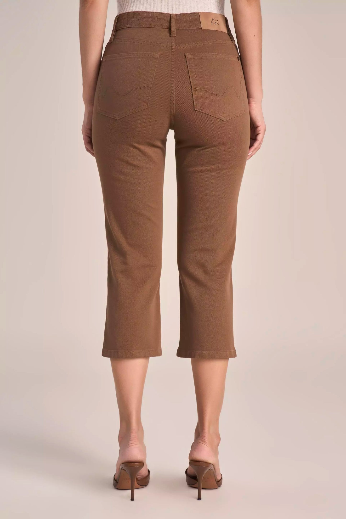 Calça Sarja Color Cropped Cintura Intermediária com Bordado