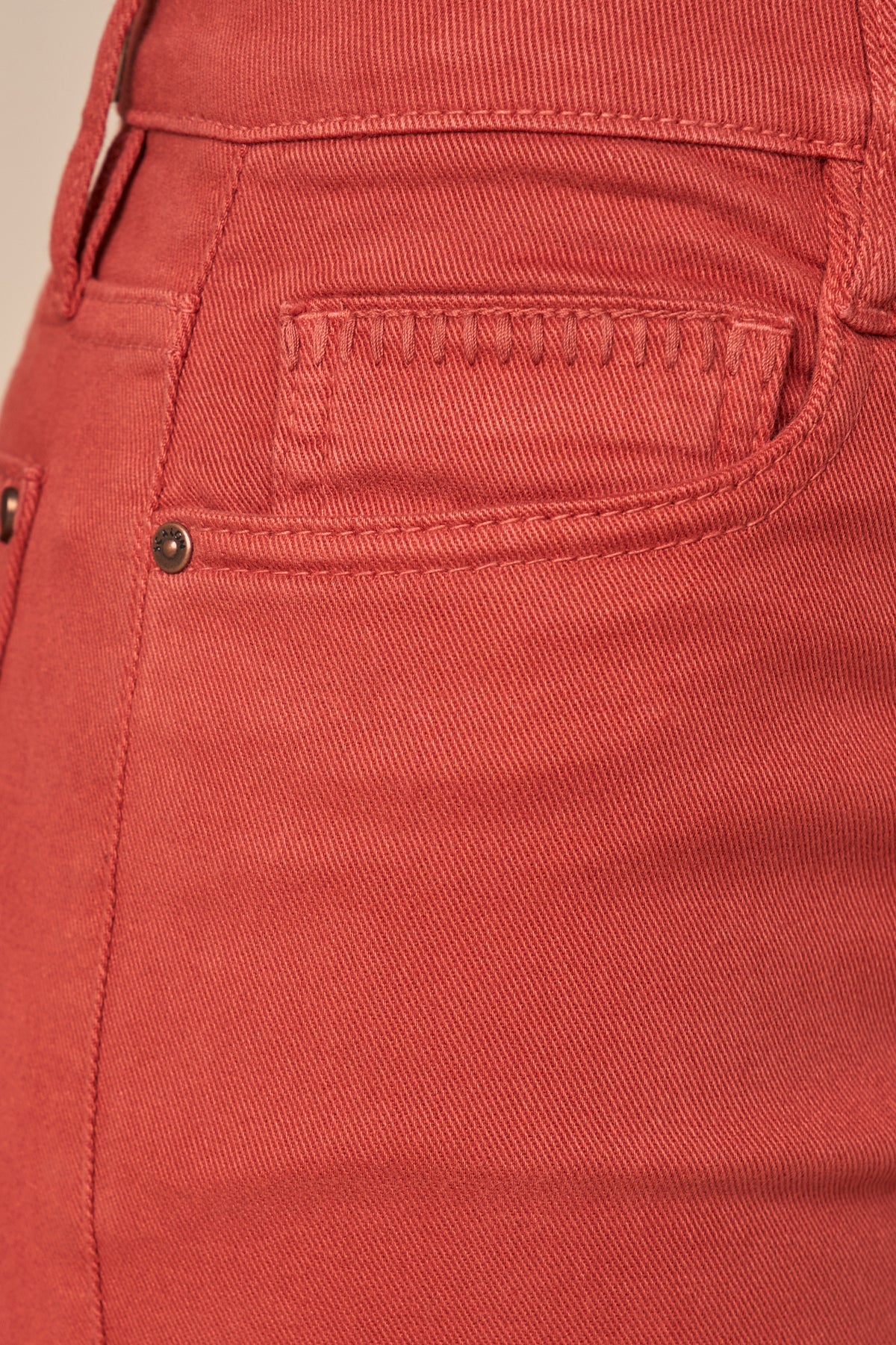 calça sarja color pantcropped cinturaintermediária com bordado
