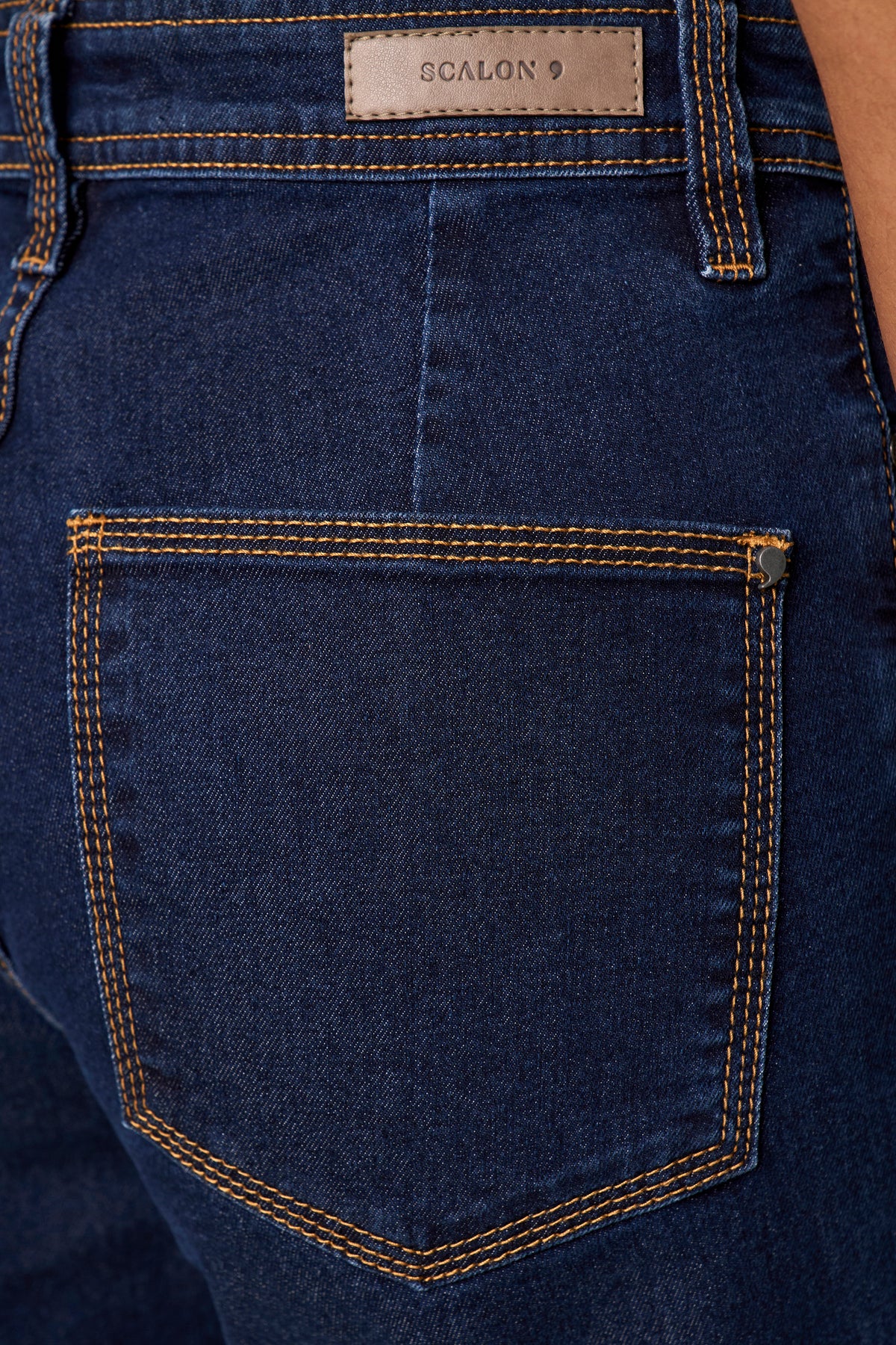 calça jeans cropped cintura intermediária com pespontos triplos