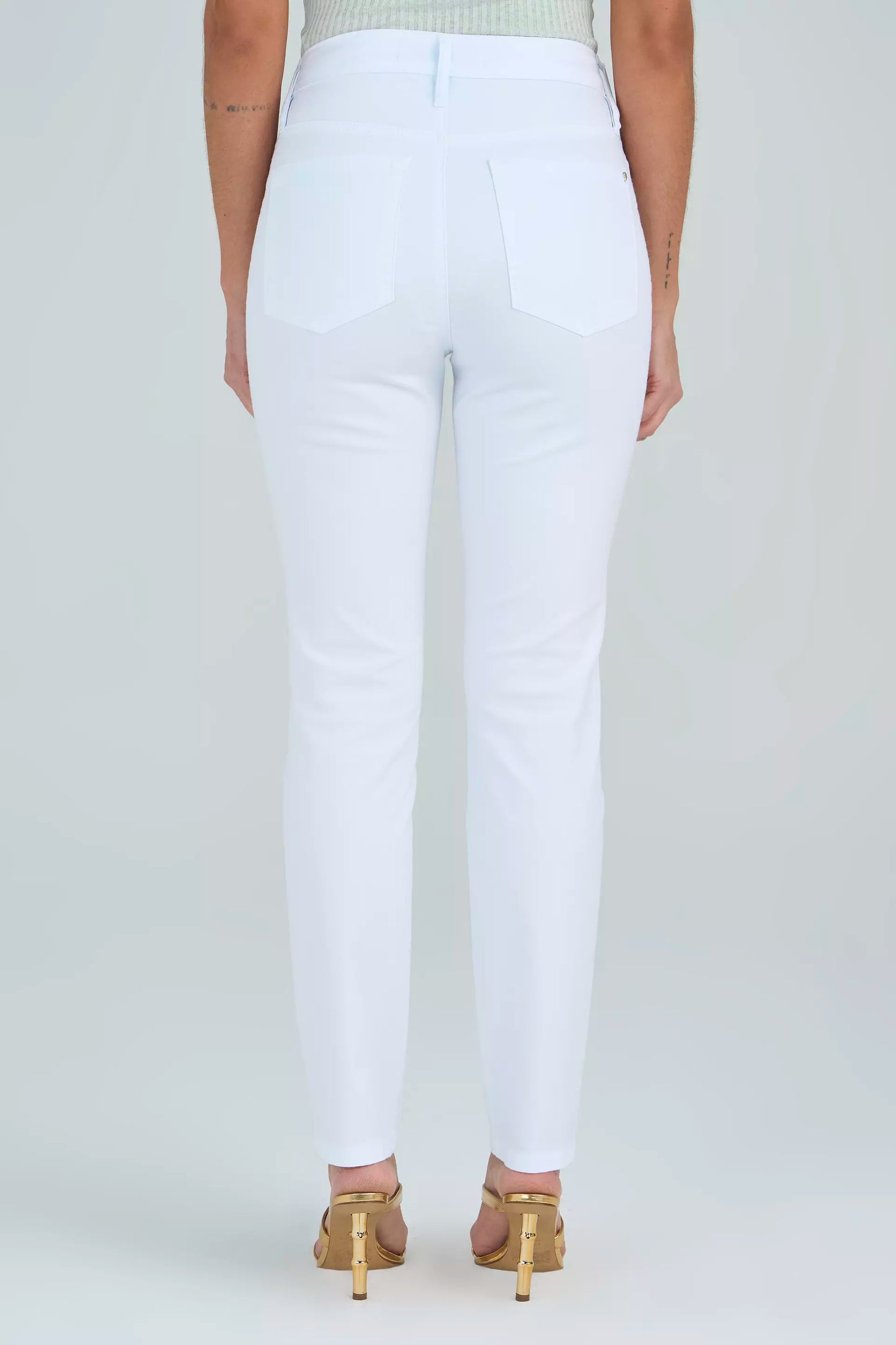 calça sarja color skinny cintura intermediáriabásica
