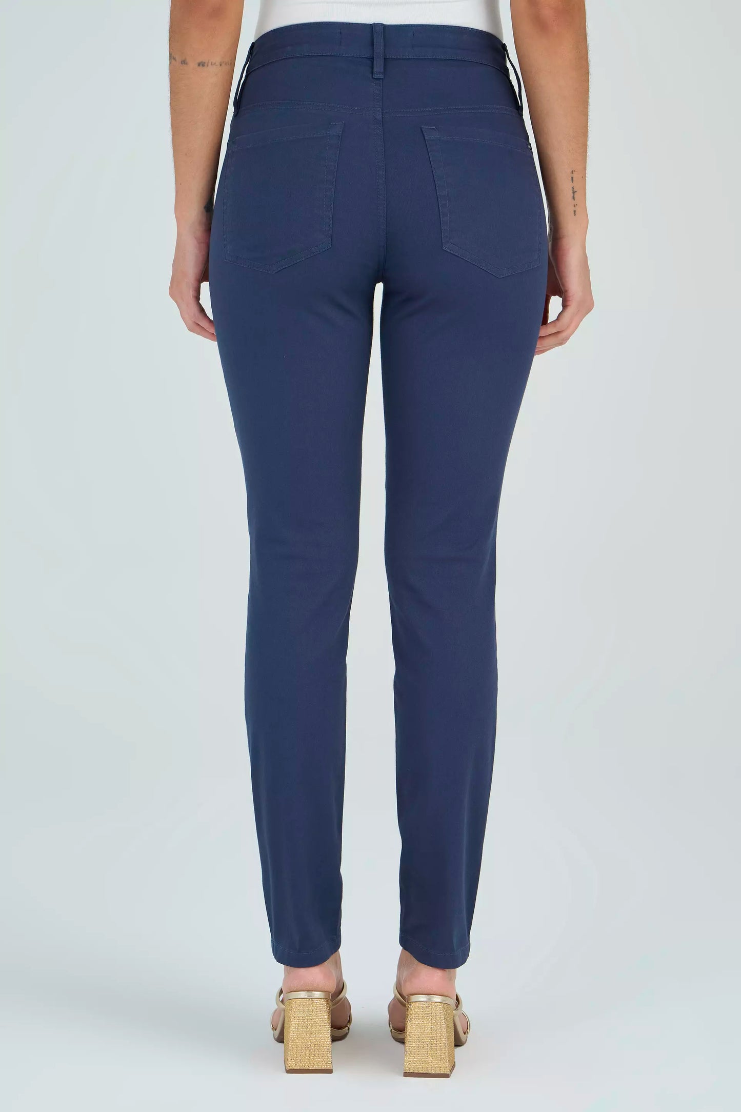 calça sarja color skinny cintura intermediáriabásica