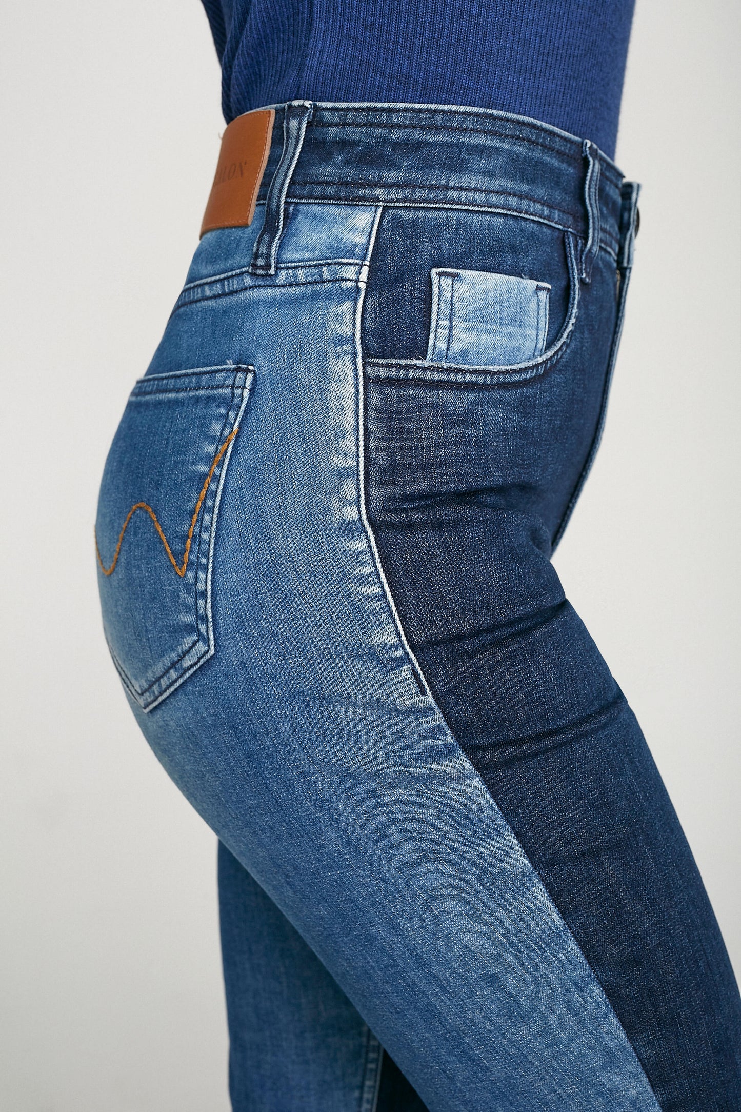 calça jeans skinny cintura alta bicolor