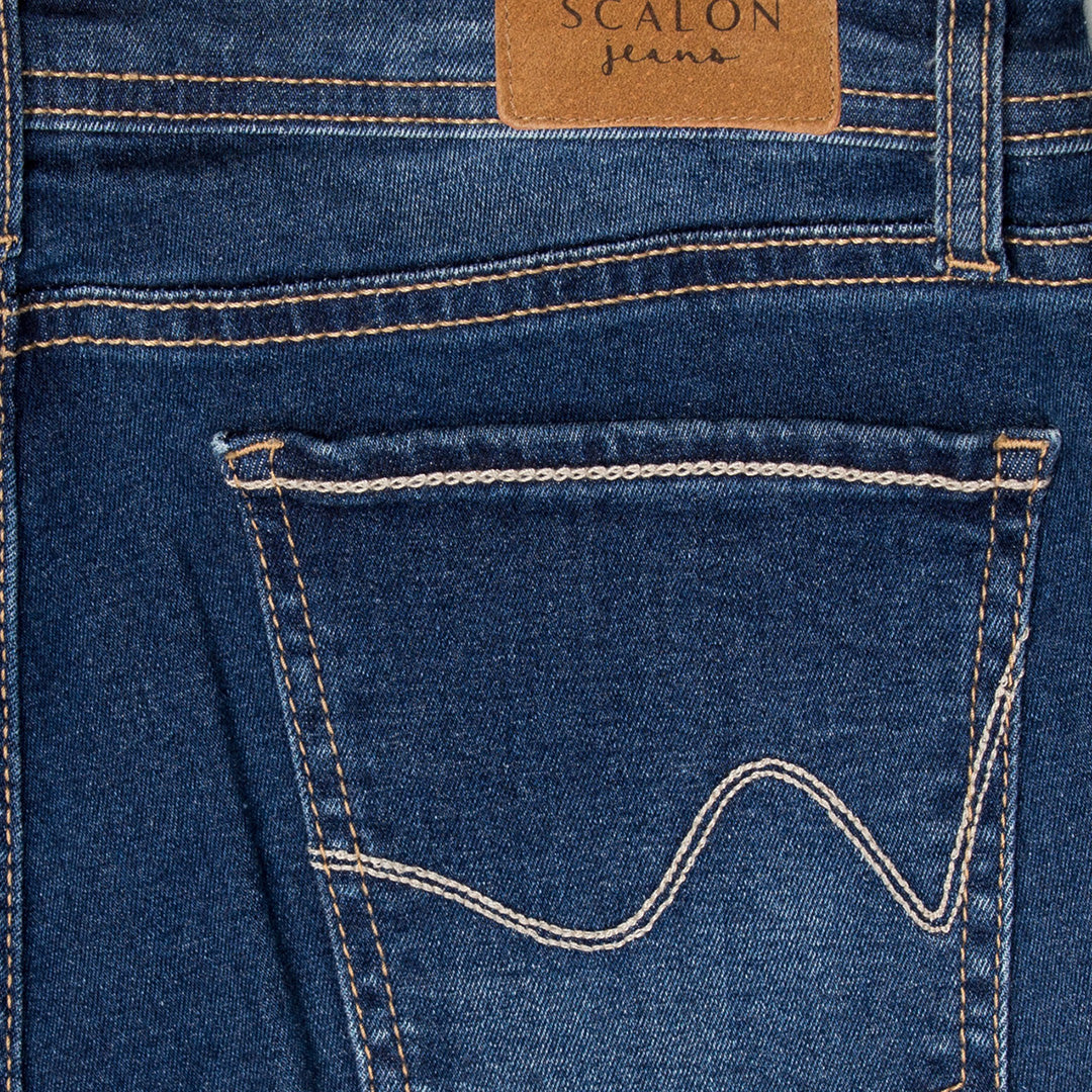 calça jeans skinny barra assimétrica recortada