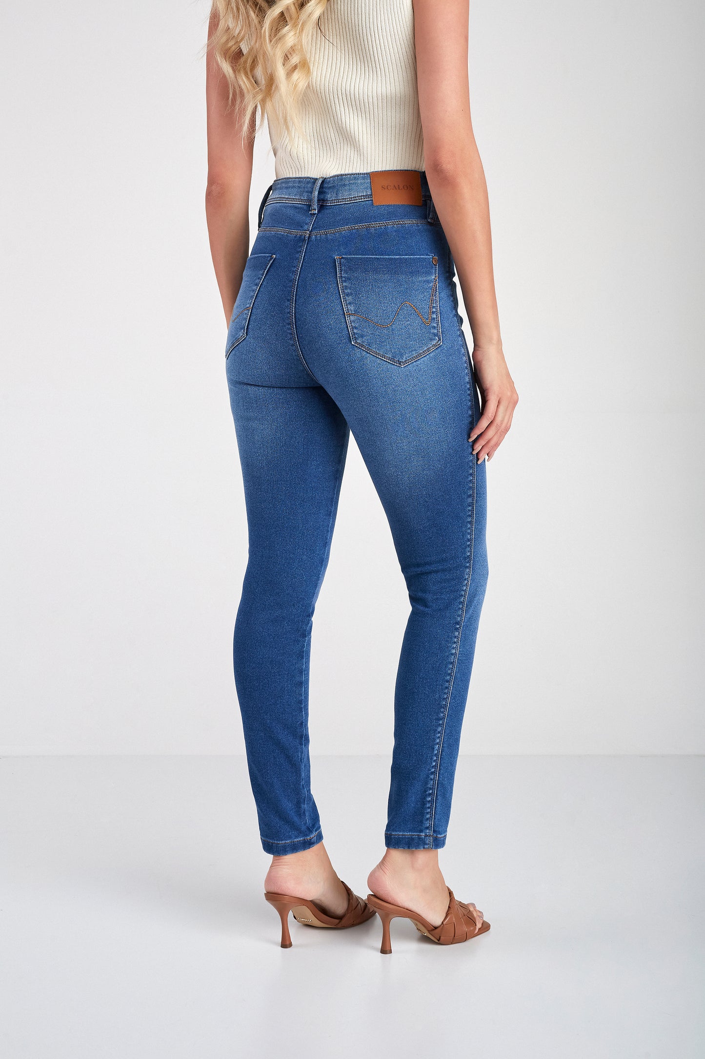 calça jeans skinny malha denim