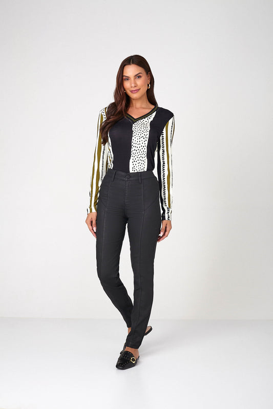 calça jeans skinny cintura intermediária com recortes