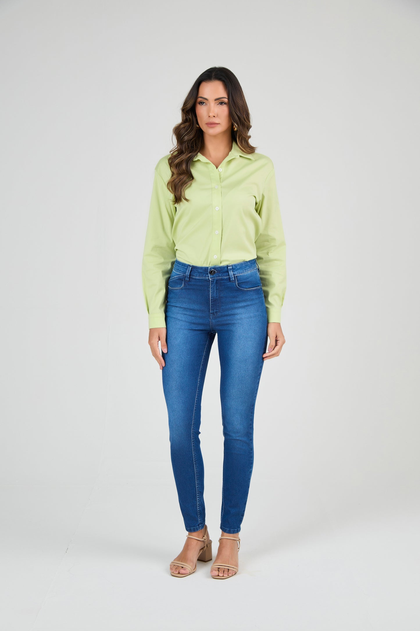 calça jeans skinny cintura intermediária