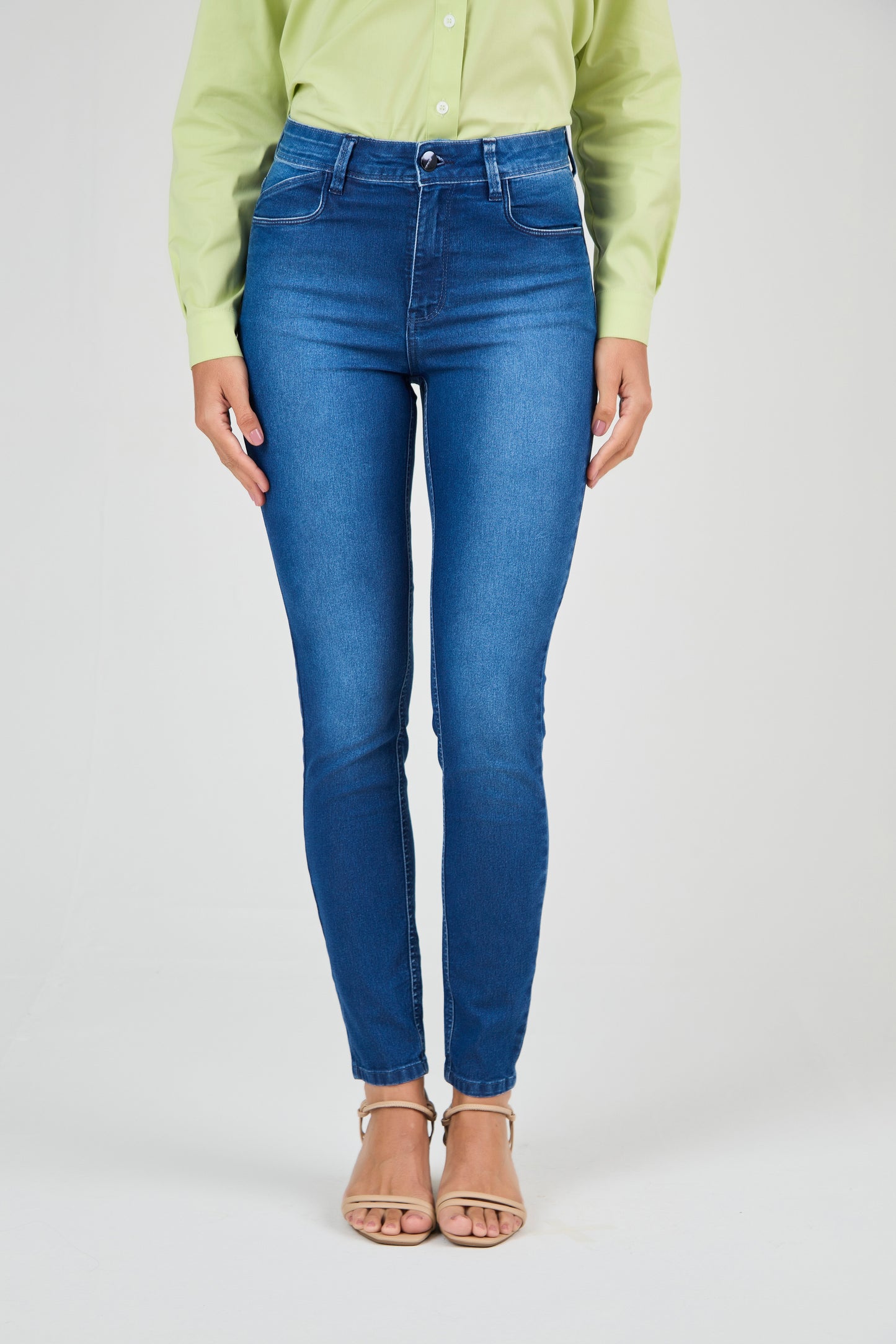 calça jeans skinny cintura intermediária