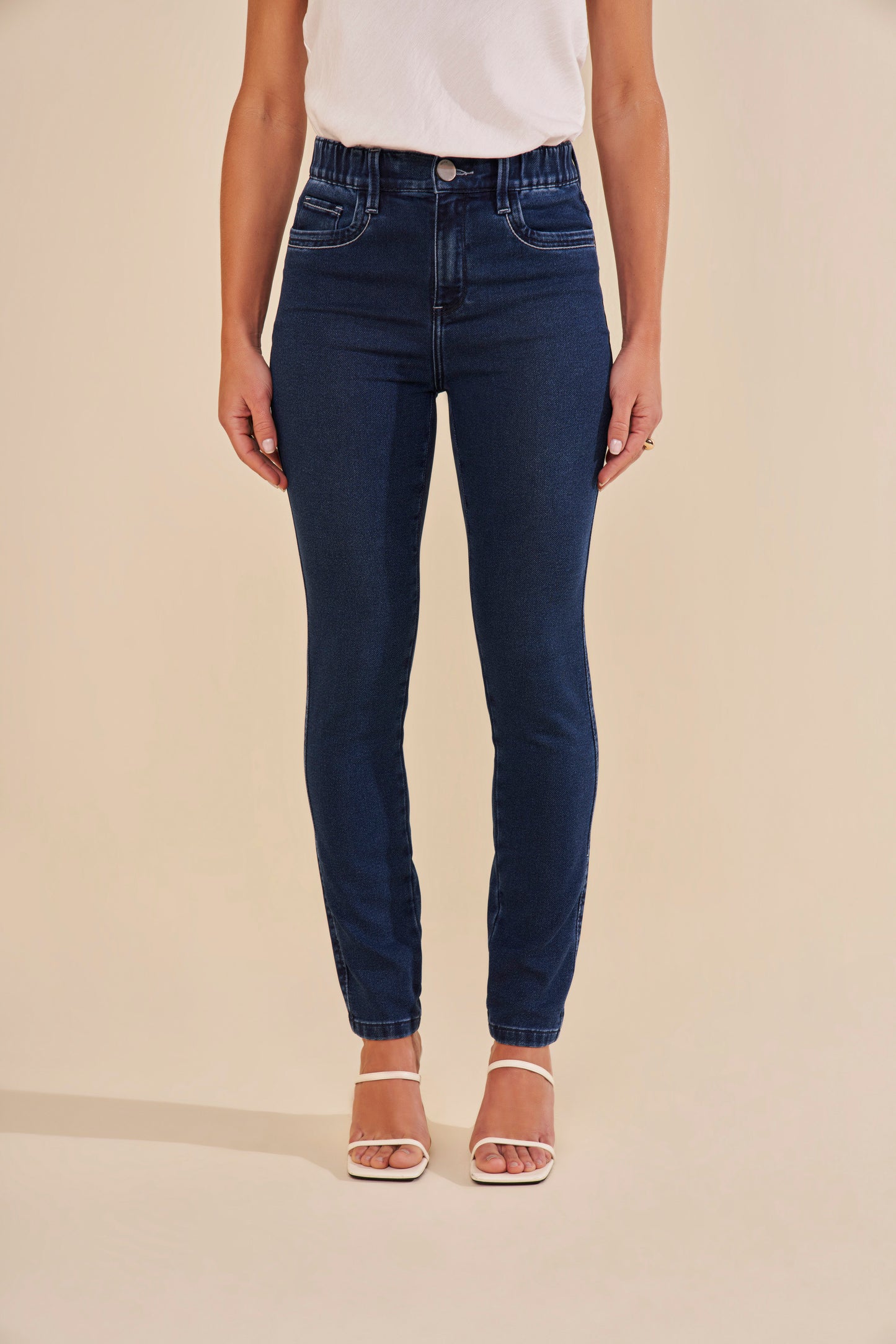 calça jeans malha skinny cintura intermediária com elástico
