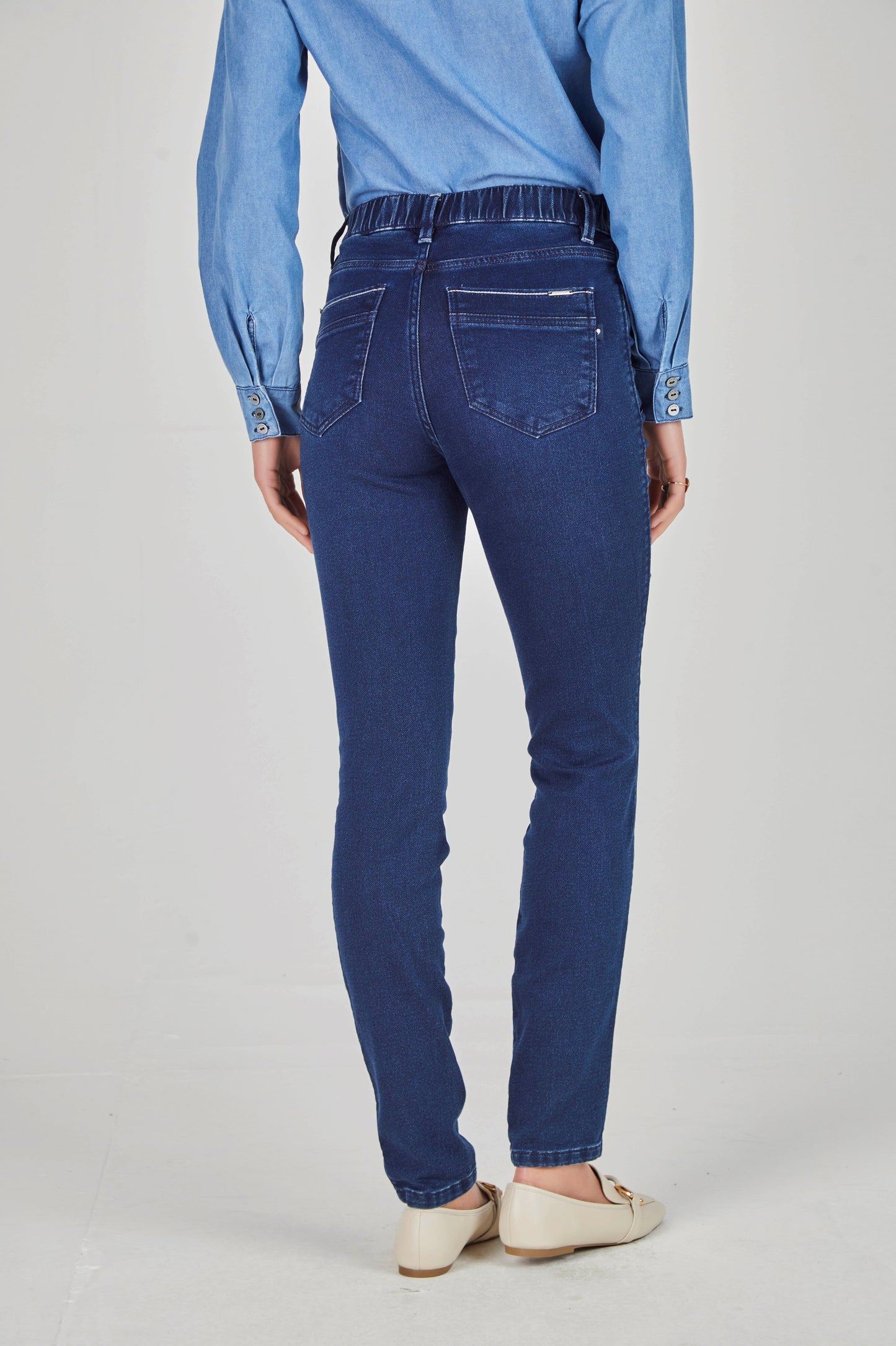 calça jeans malha skinny cintura intermediária com elástico
