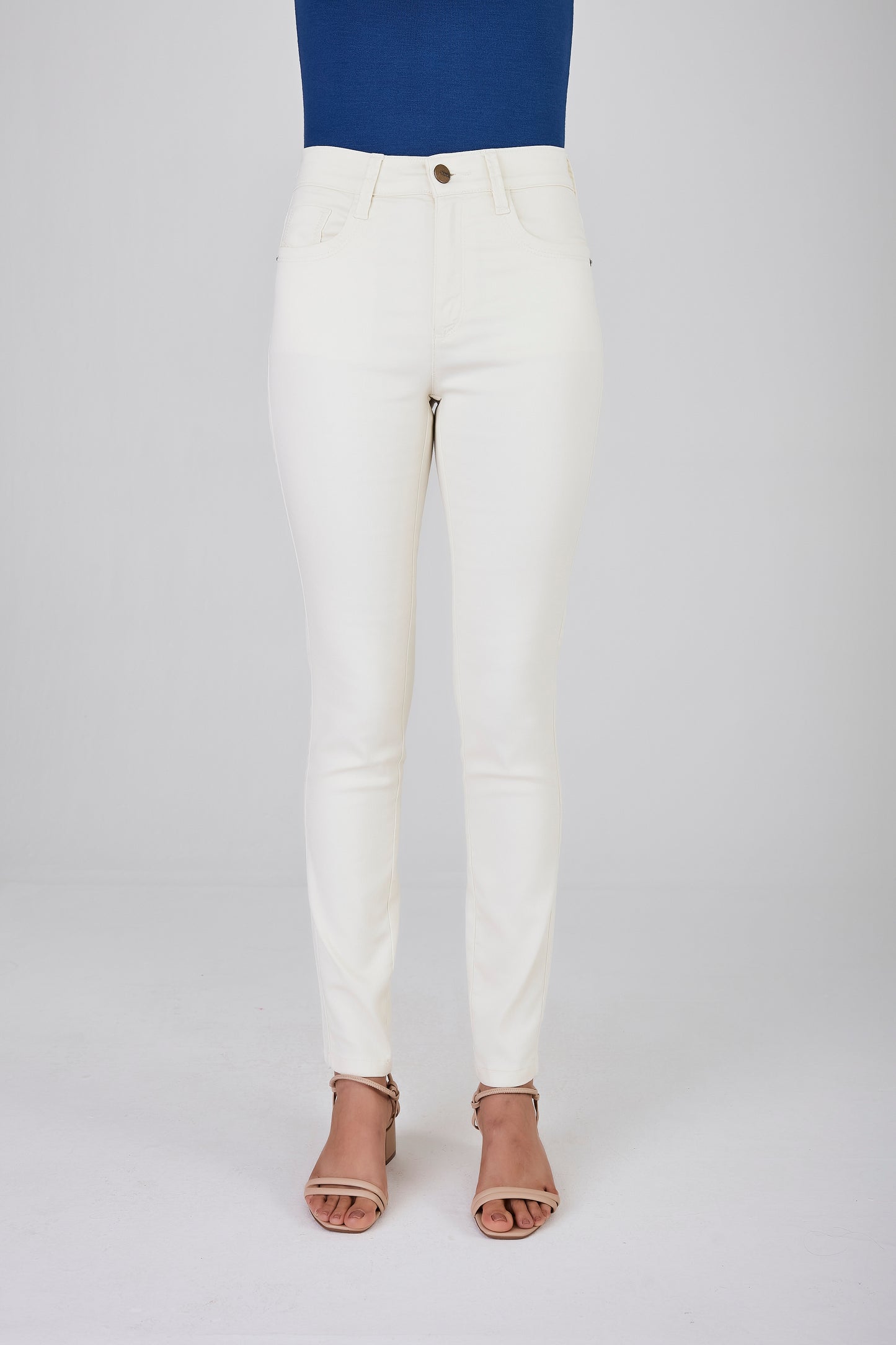 calça sarja color skinny cintura intermediária básica