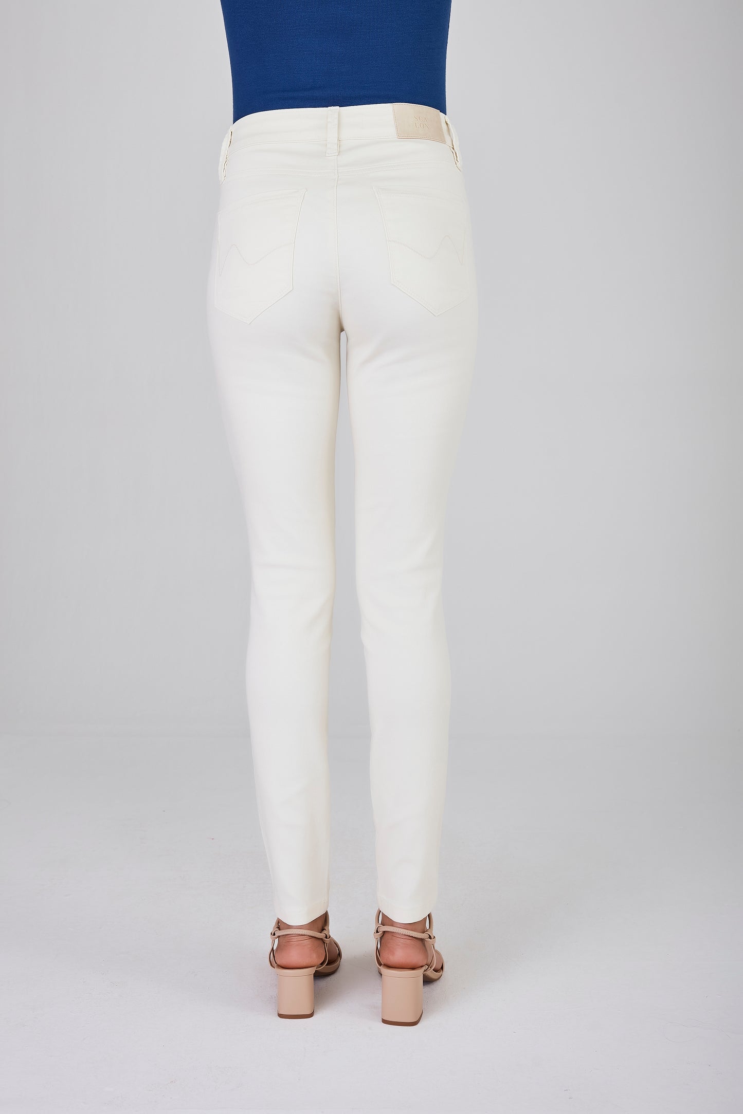 calça sarja color skinny cintura intermediária básica